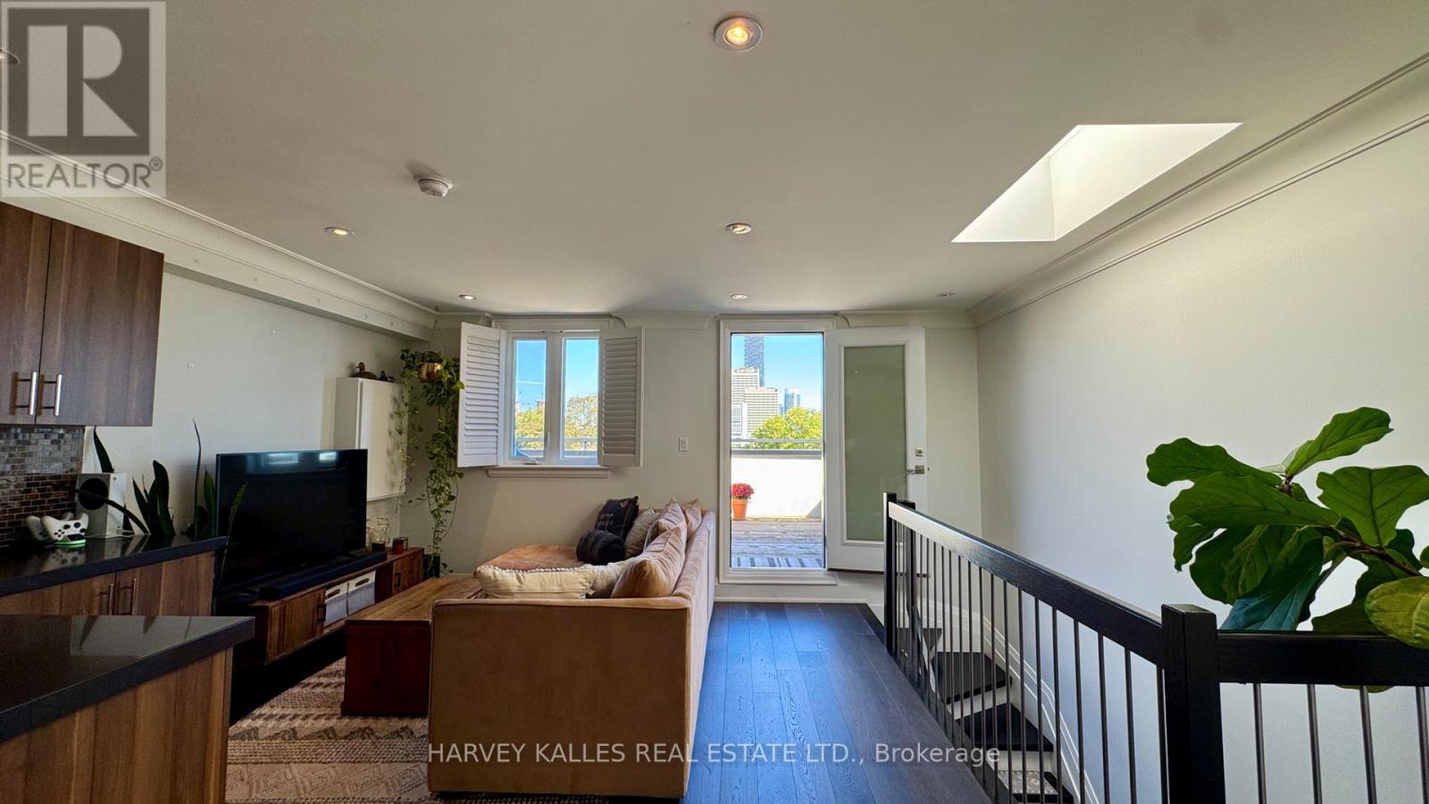 1042 Avenue Road Property Photo 24