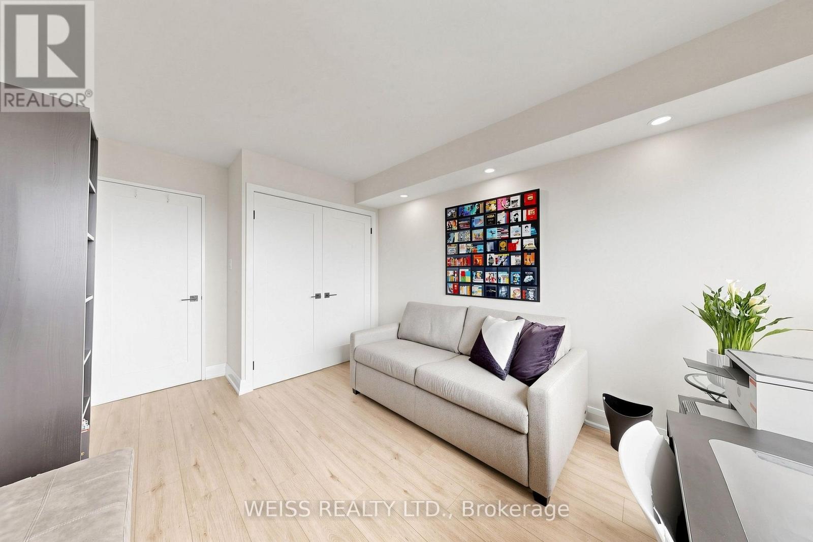 2104 - 10 Torresdale Avenue Property Photo 12