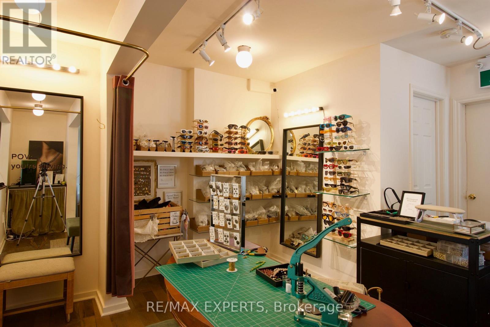 903 Dundas Street W Property Photo 5
