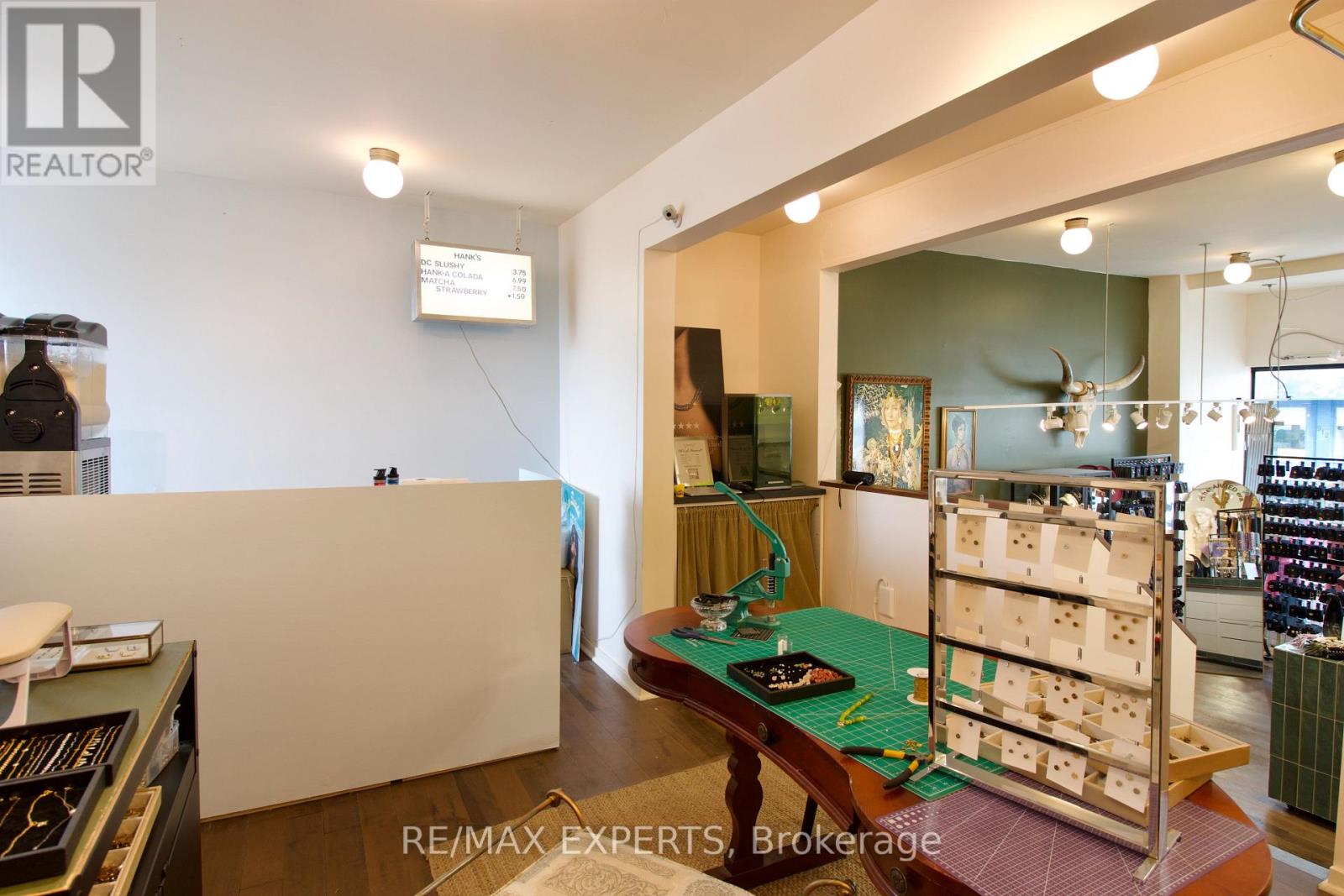 903 Dundas Street W Property Photo 7