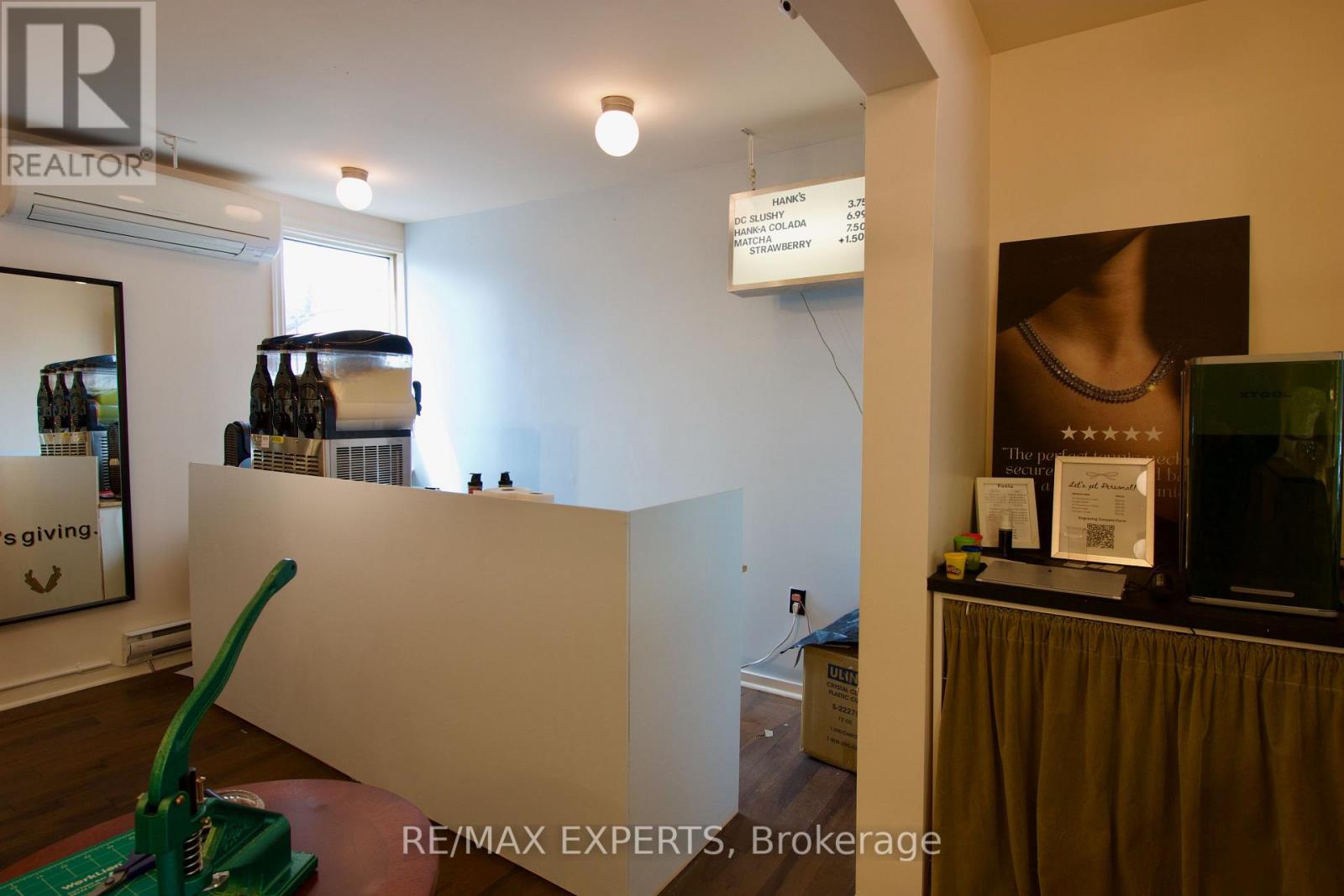 903 Dundas Street W Property Photo 8