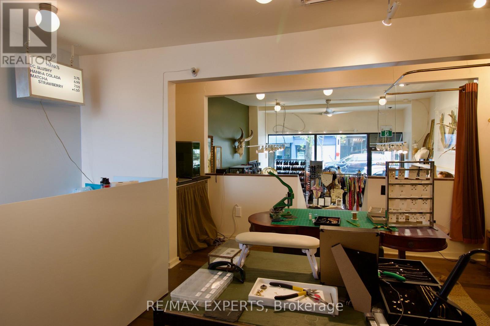 903 Dundas Street W Property Photo 9