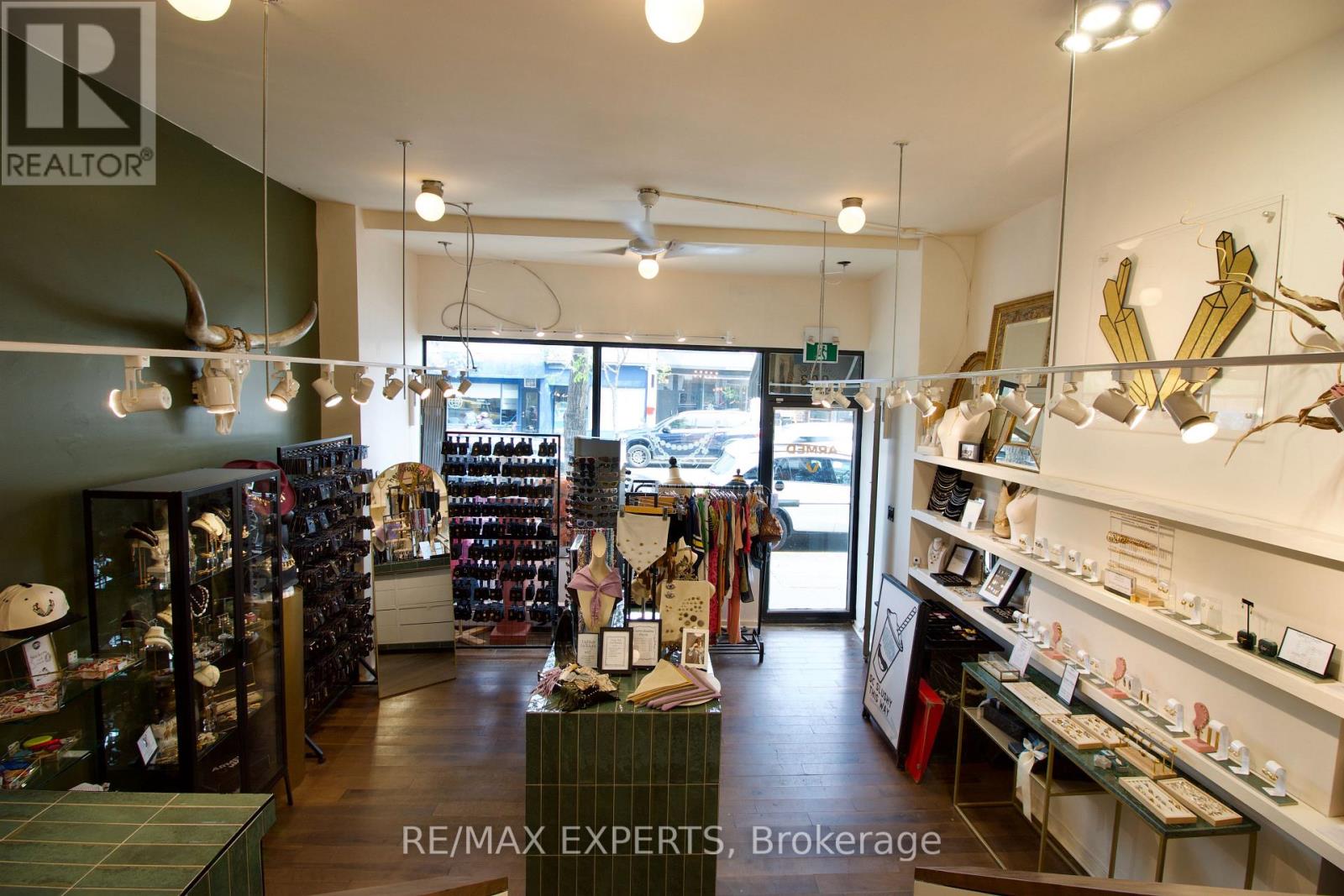 903 Dundas Street W Property Photo 10