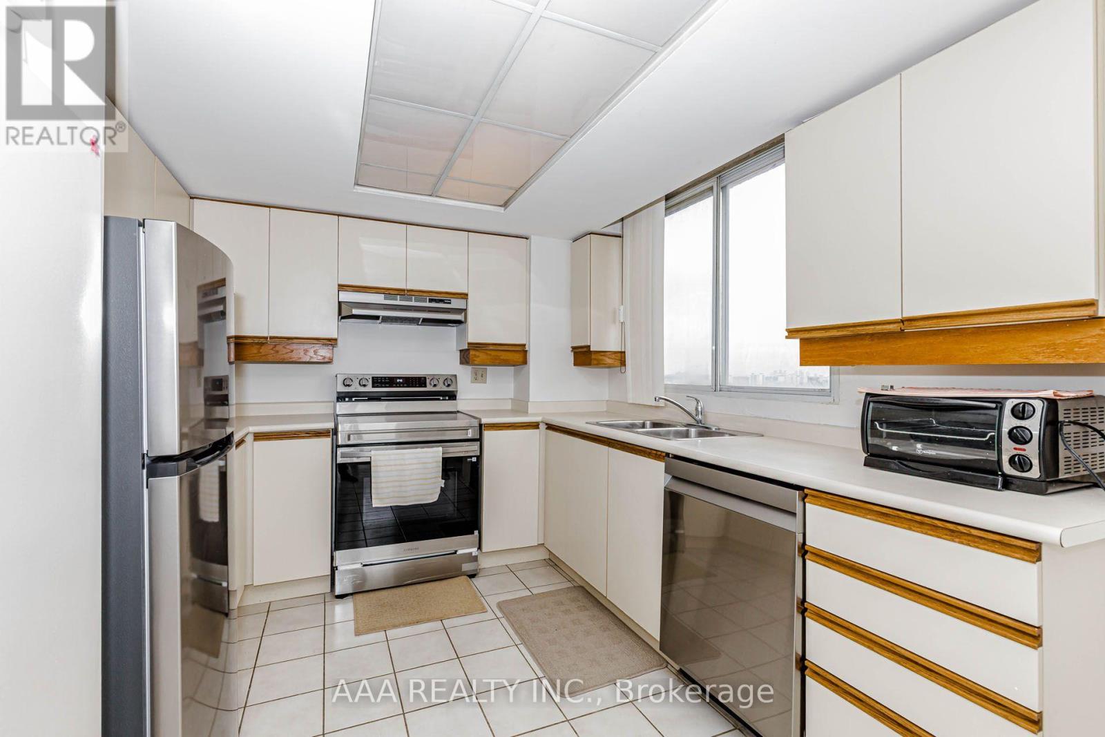 2101 - 5 Concorde Place Property Photo 17