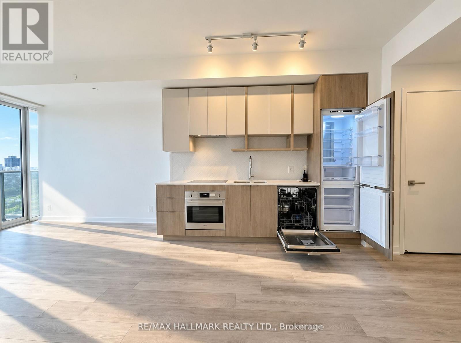 2809 - 15 Holmes Avenue Property Photo 3