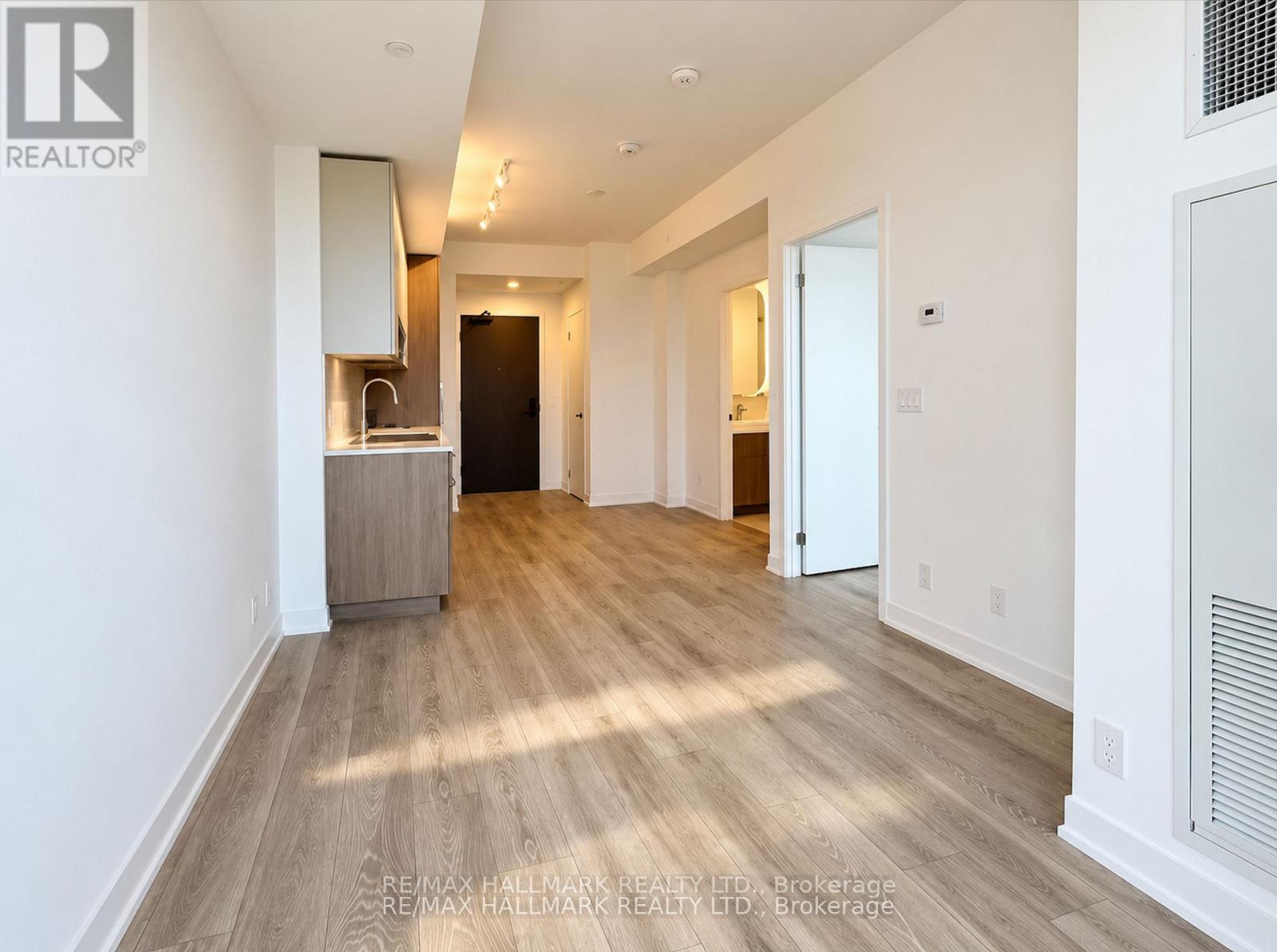 2809 - 15 Holmes Avenue Property Photo 8