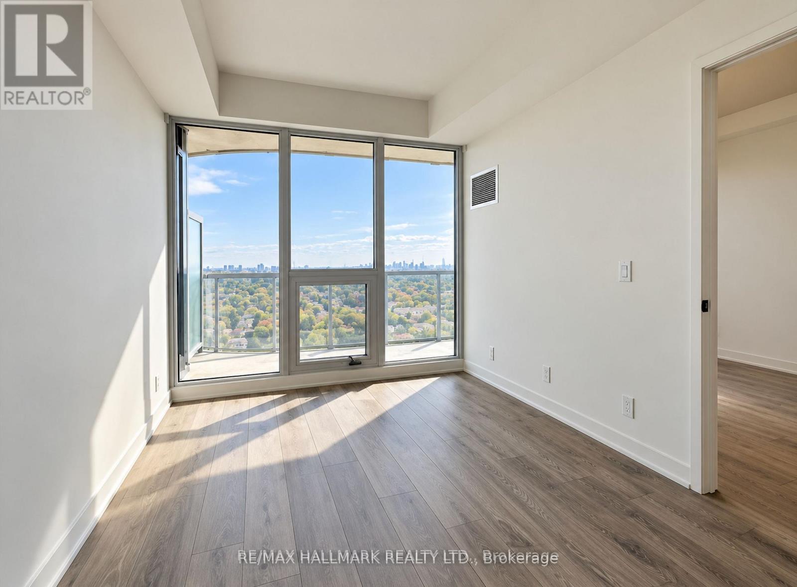 2809 - 15 Holmes Avenue Property Photo 10
