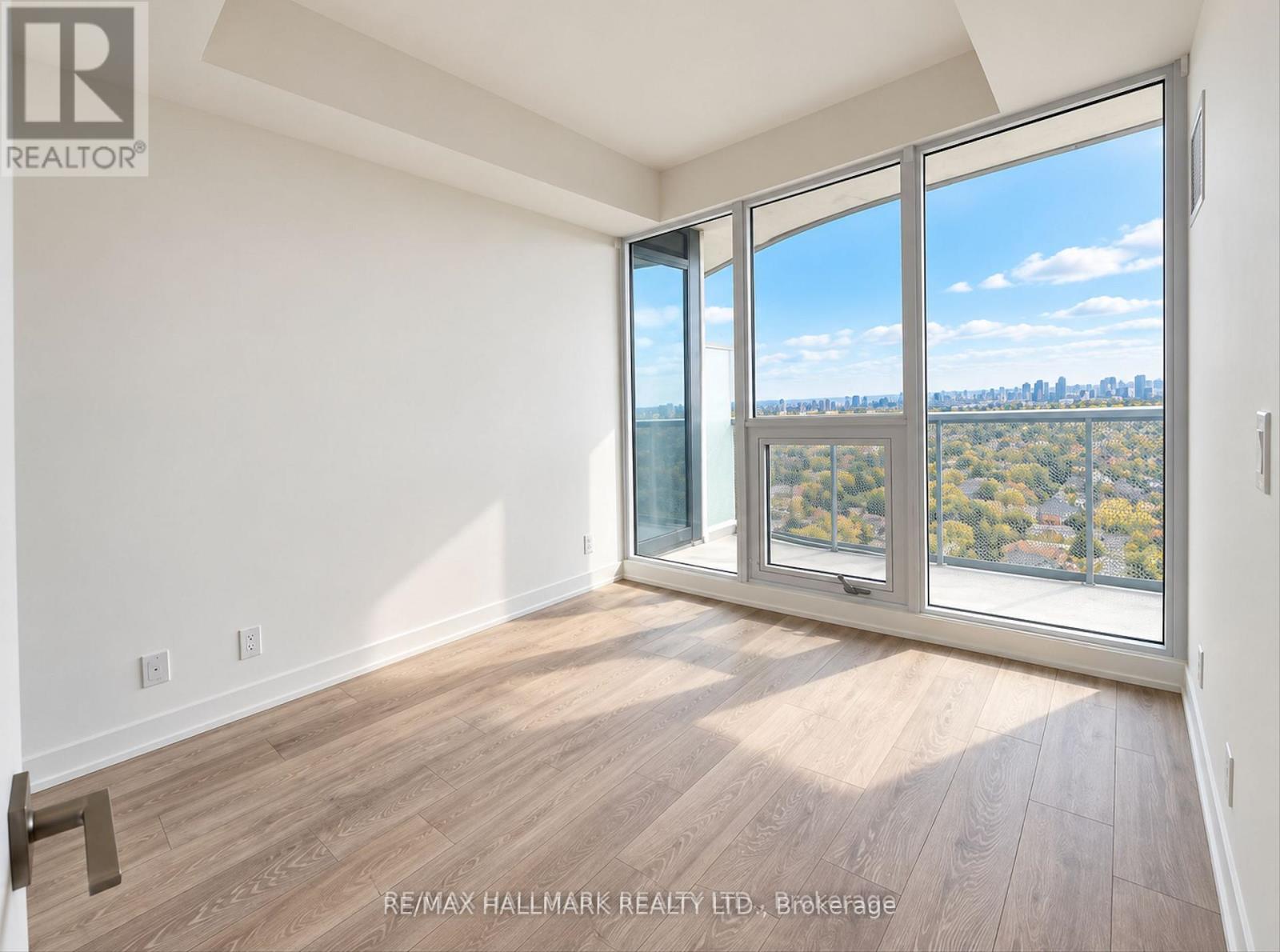 2809 - 15 Holmes Avenue Property Photo 13
