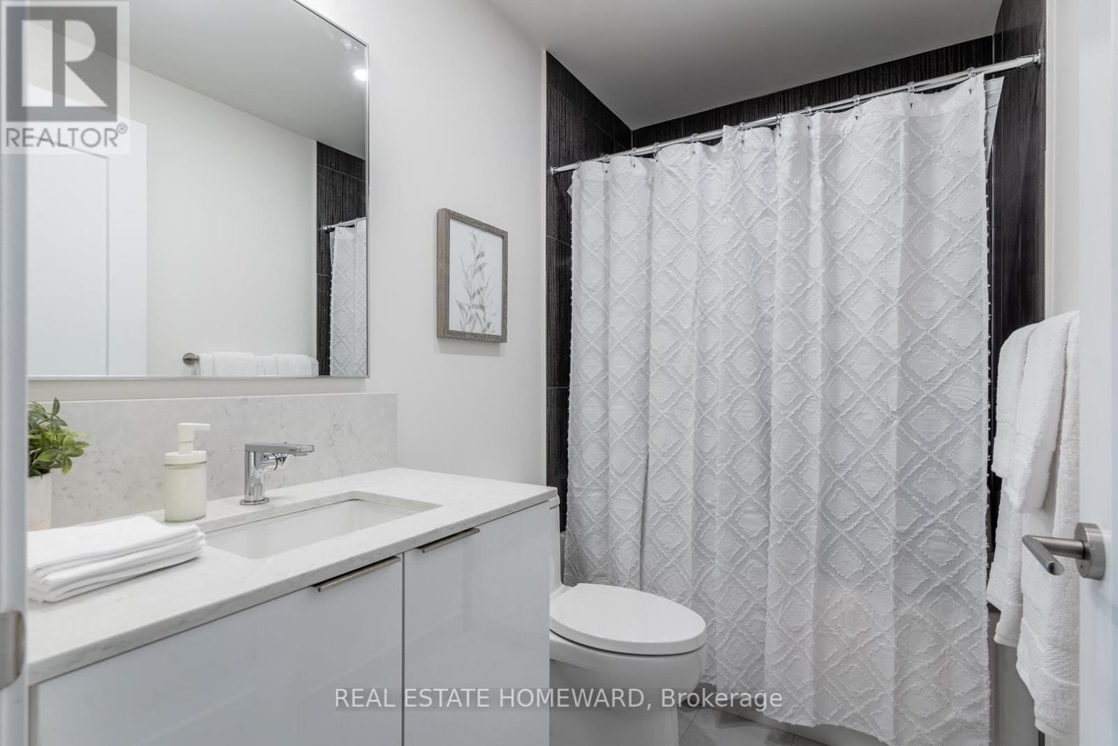 3907 - 28 Freeland St. Street Property Photo 12