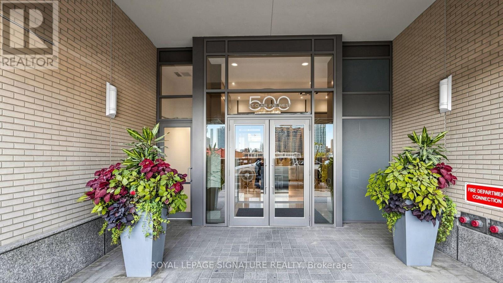 402 - 500 St Clair Avenue W Property Photo 2