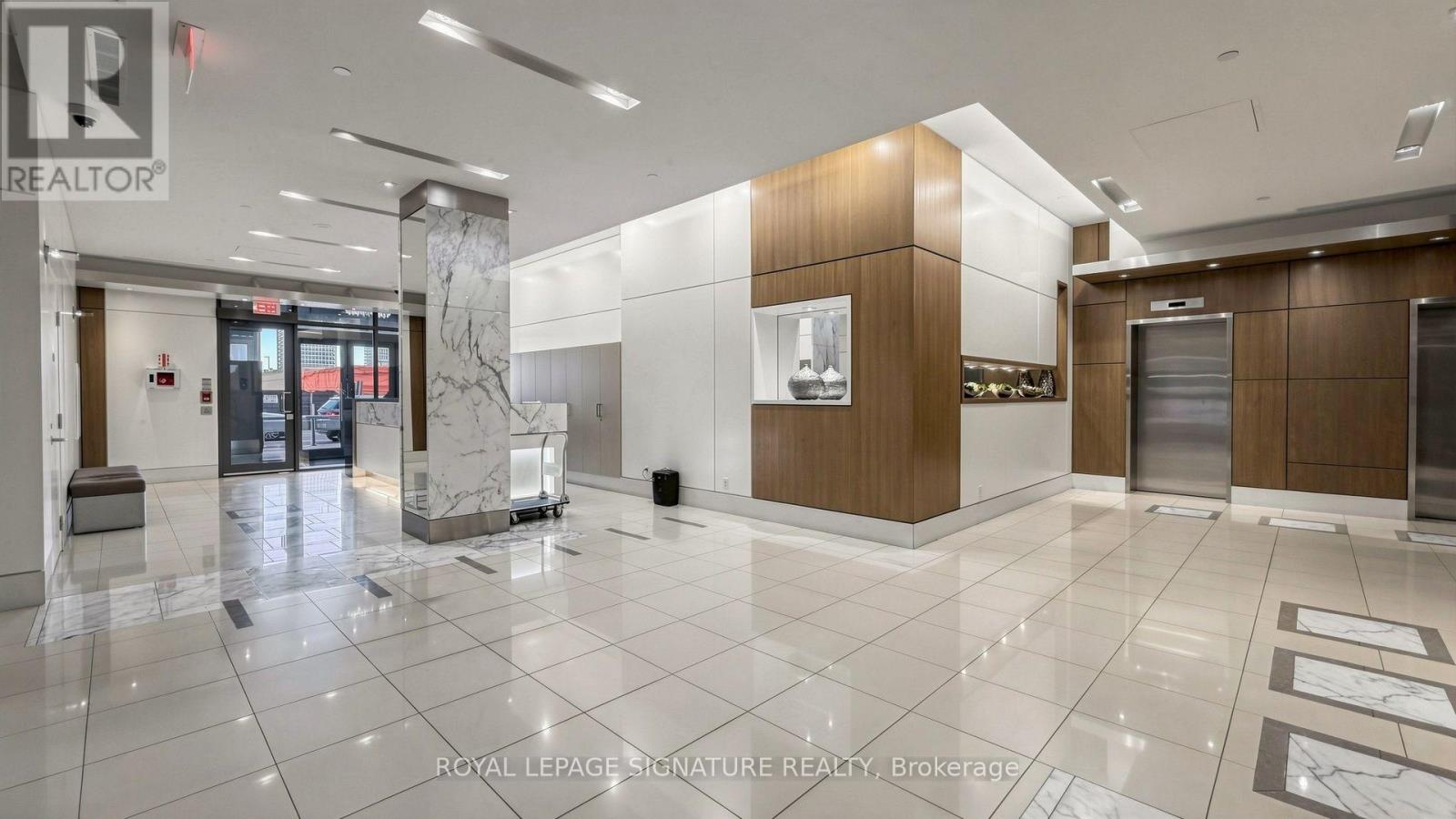 402 - 500 St Clair Avenue W Property Photo 3