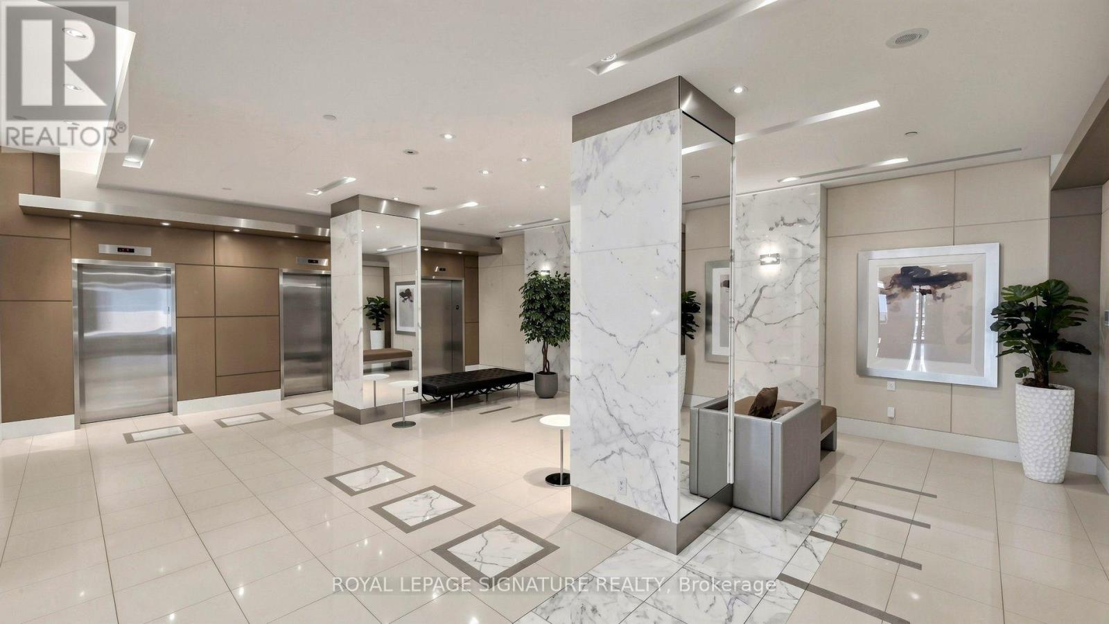 402 - 500 St Clair Avenue W Property Photo 4