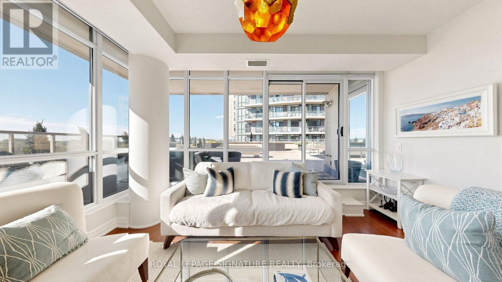 402 - 500 St Clair Avenue W Property Photo 6
