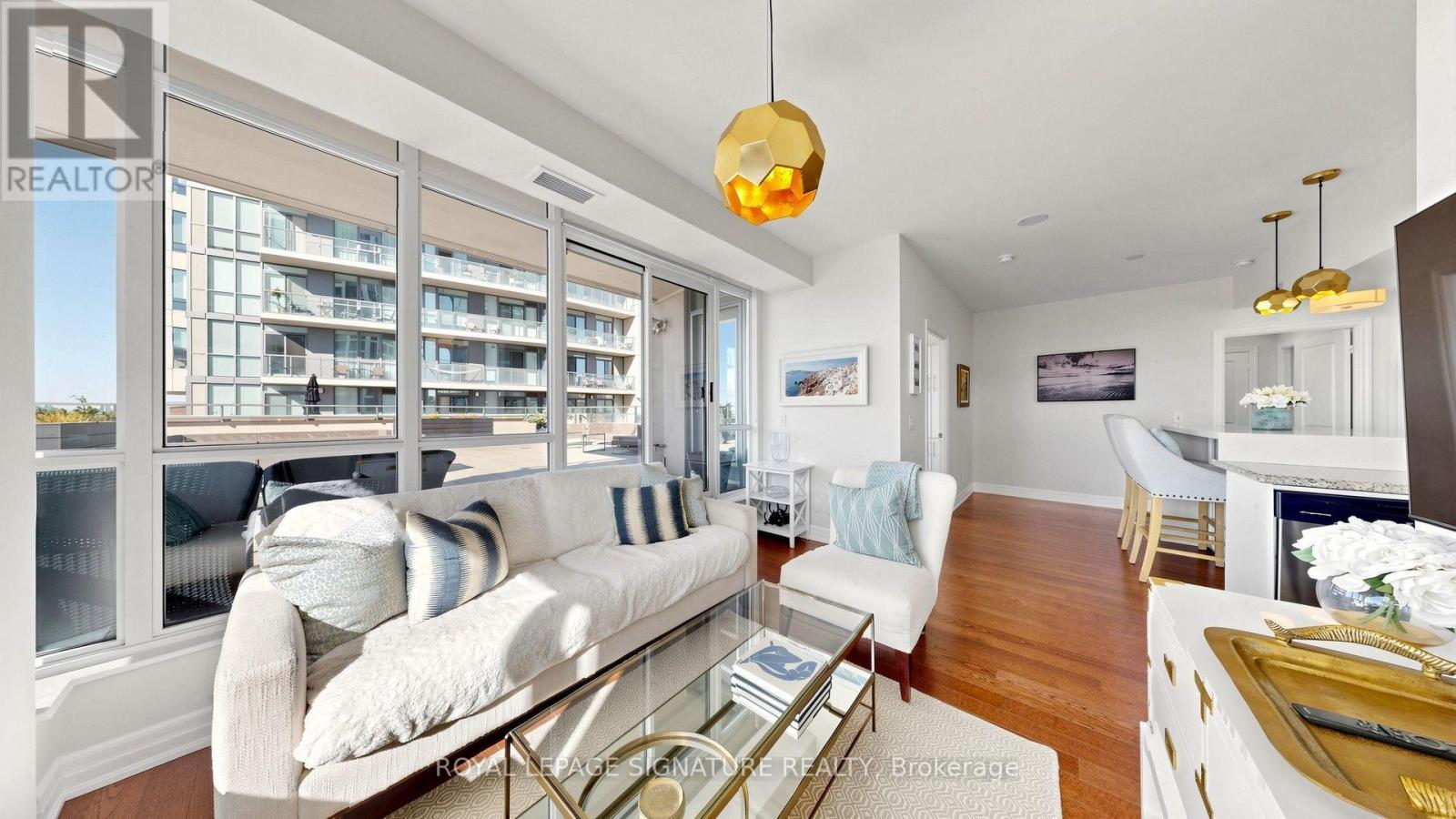 402 - 500 St Clair Avenue W Property Photo 7