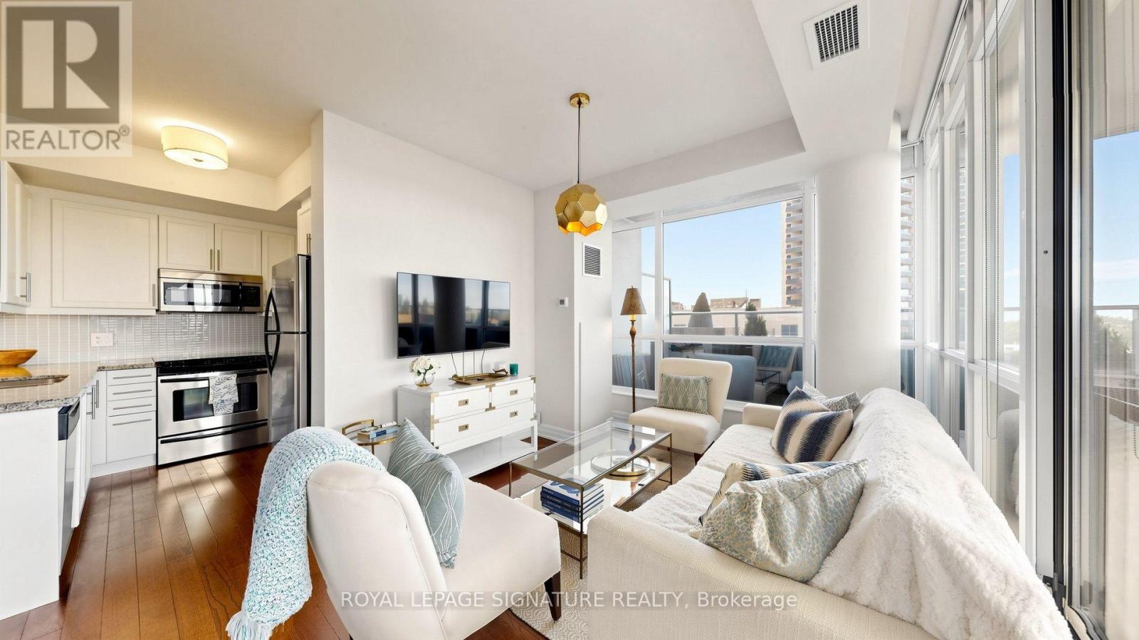 402 - 500 St Clair Avenue W Property Photo 8