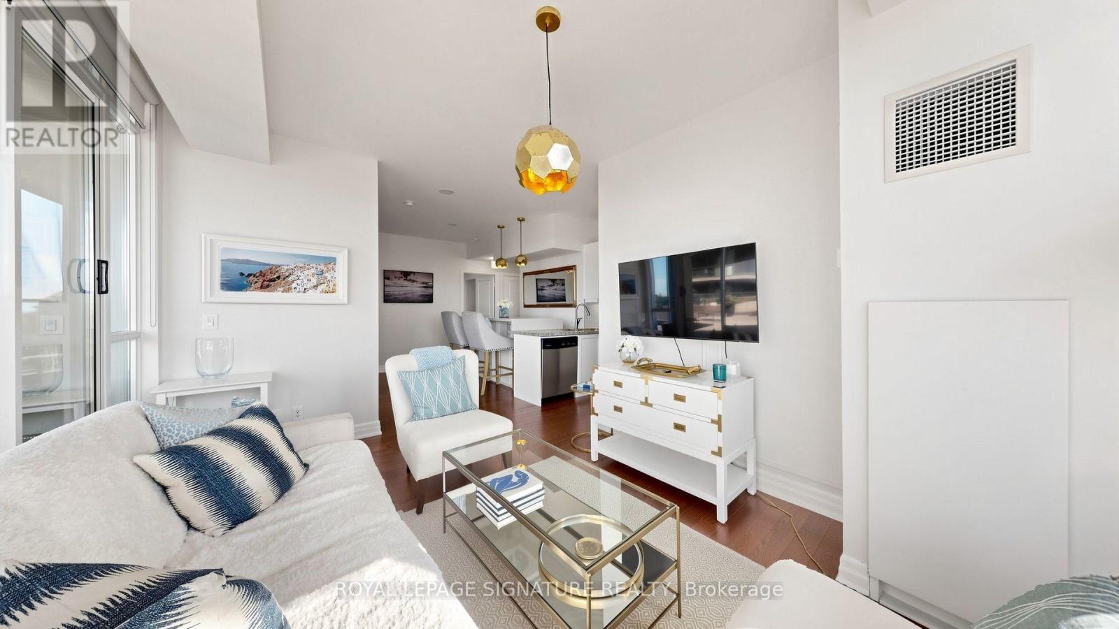 402 - 500 St Clair Avenue W Property Photo 9