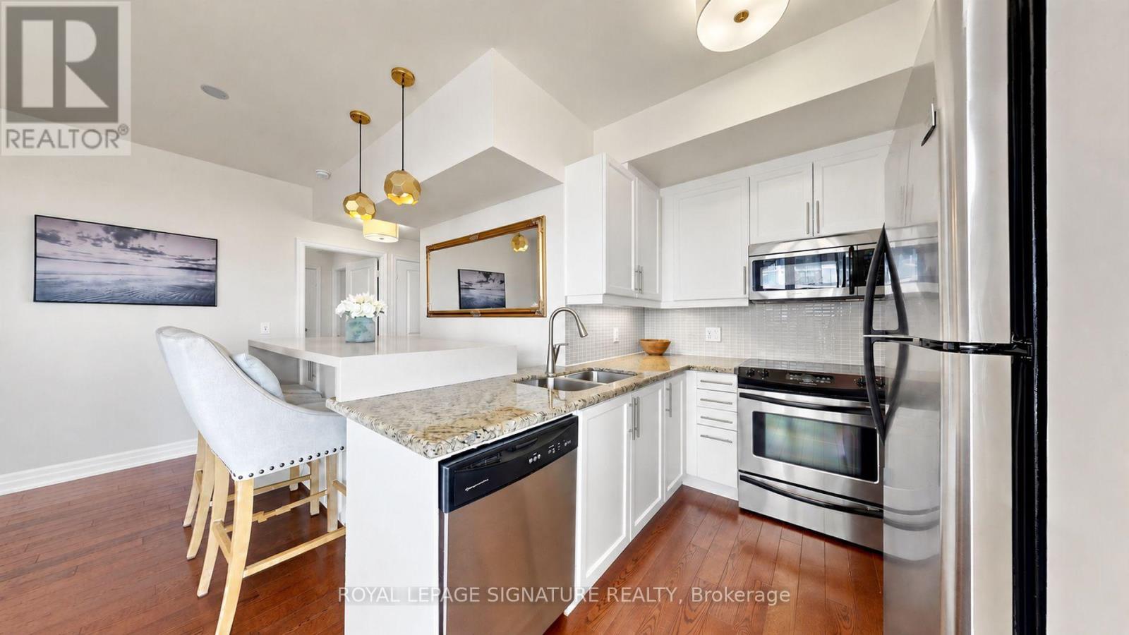 402 - 500 St Clair Avenue W Property Photo 10