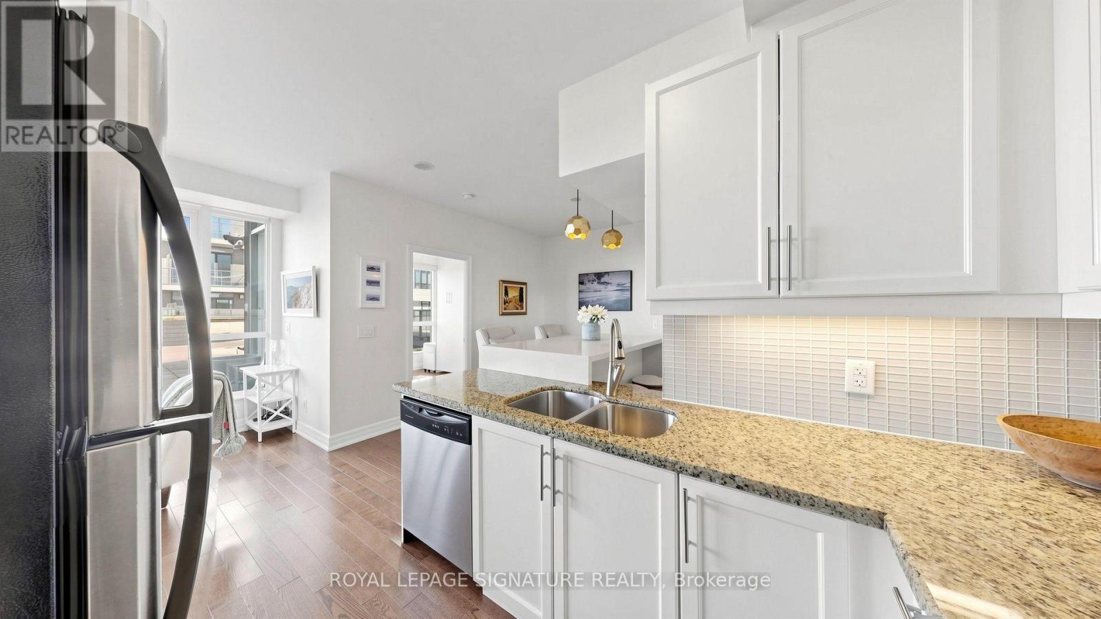 402 - 500 St Clair Avenue W Property Photo 11