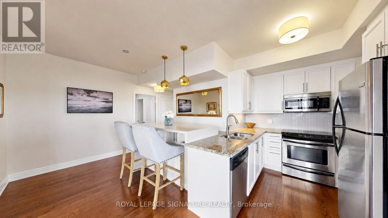402 - 500 St Clair Avenue W Property Photo 14