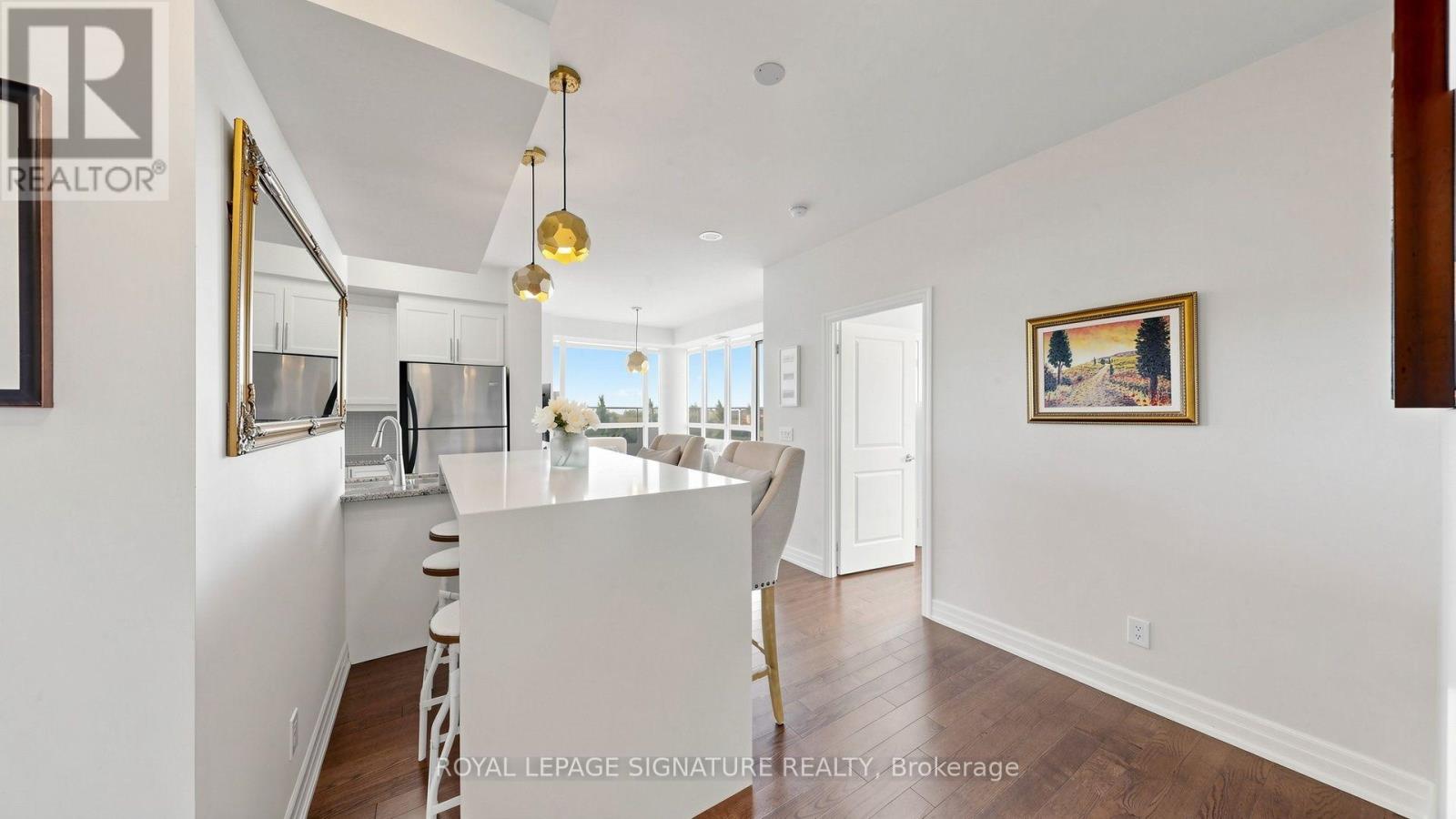 402 - 500 St Clair Avenue W Property Photo 17