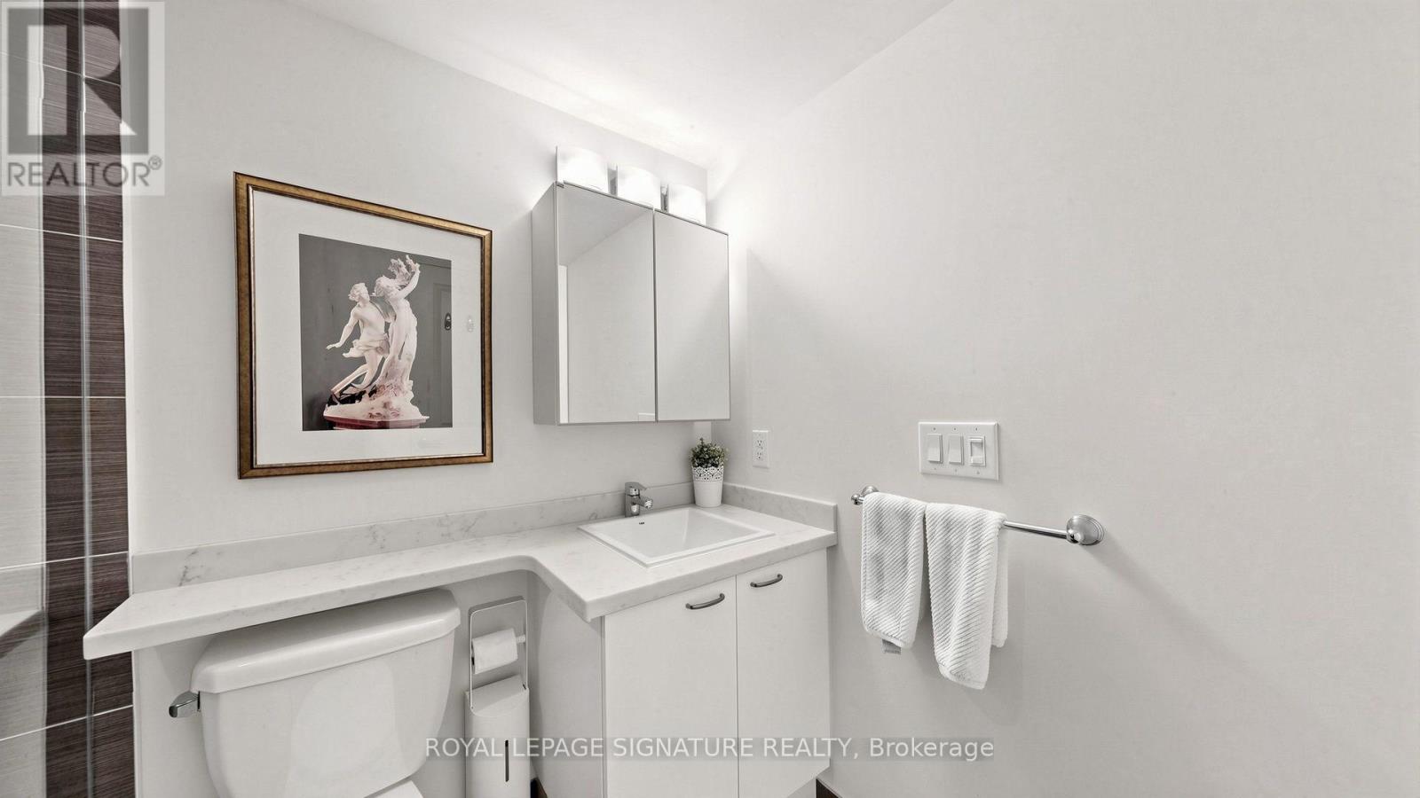 402 - 500 St Clair Avenue W Property Photo 21