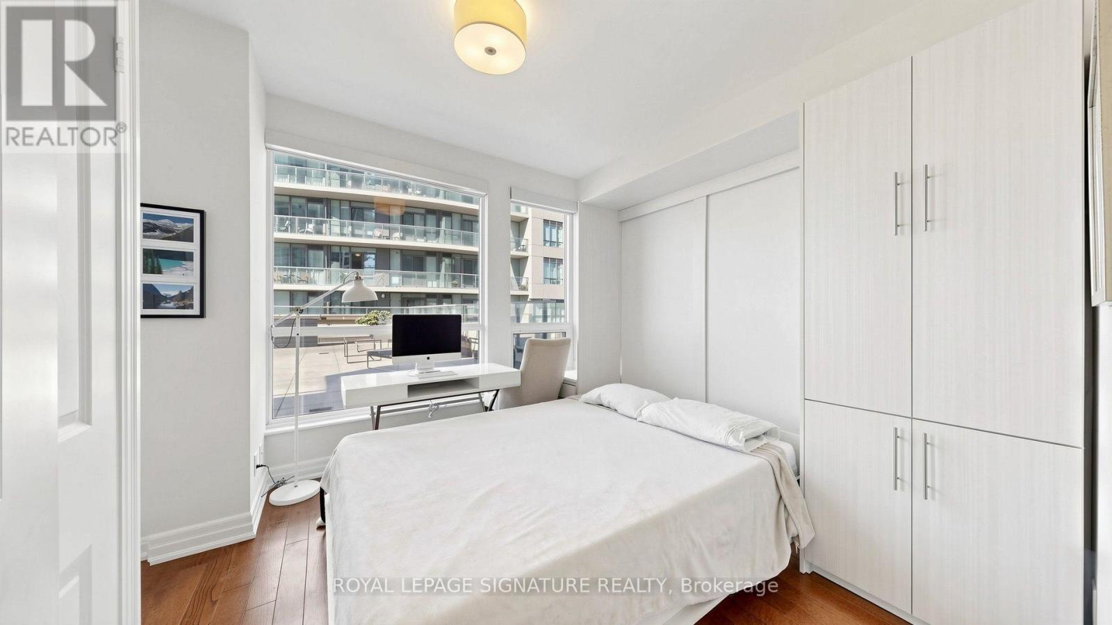 402 - 500 St Clair Avenue W Property Photo 23
