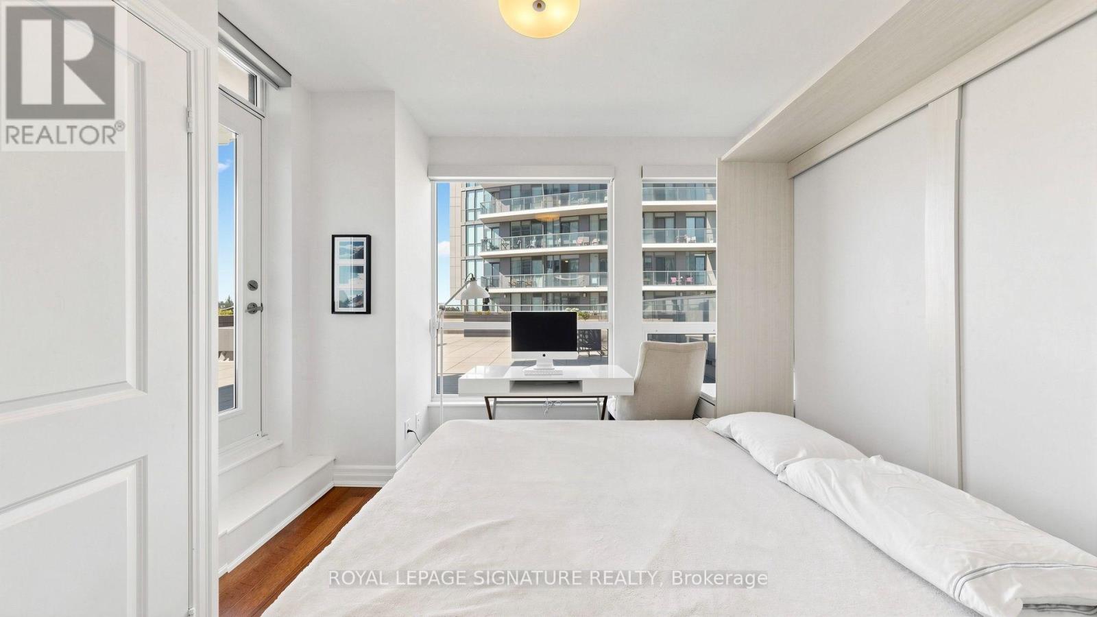 402 - 500 St Clair Avenue W Property Photo 25