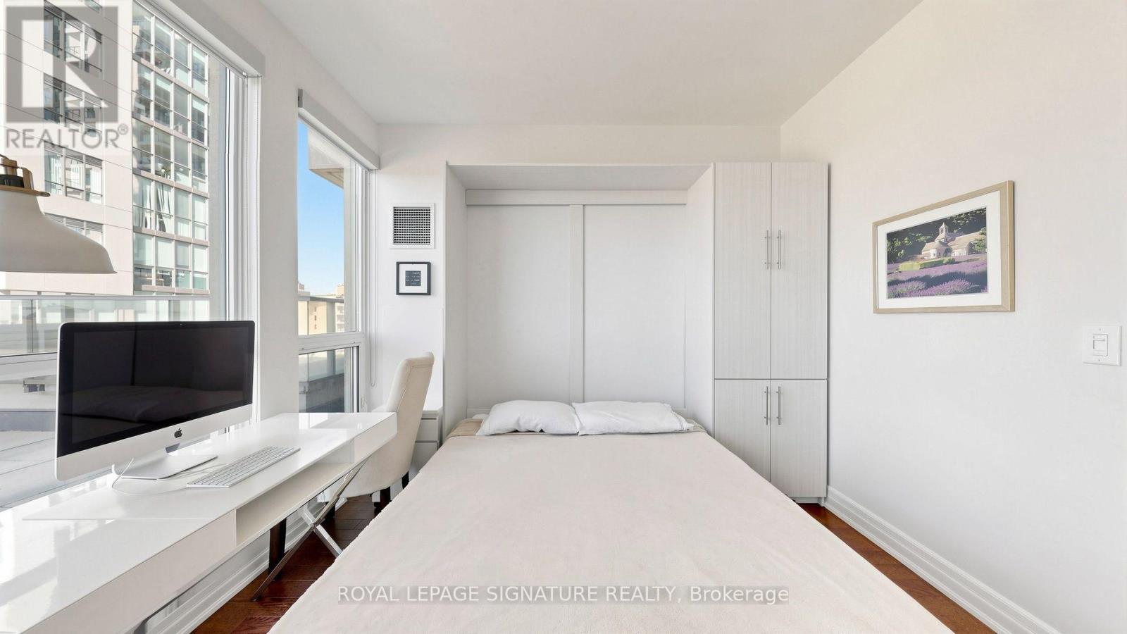 402 - 500 St Clair Avenue W Property Photo 26