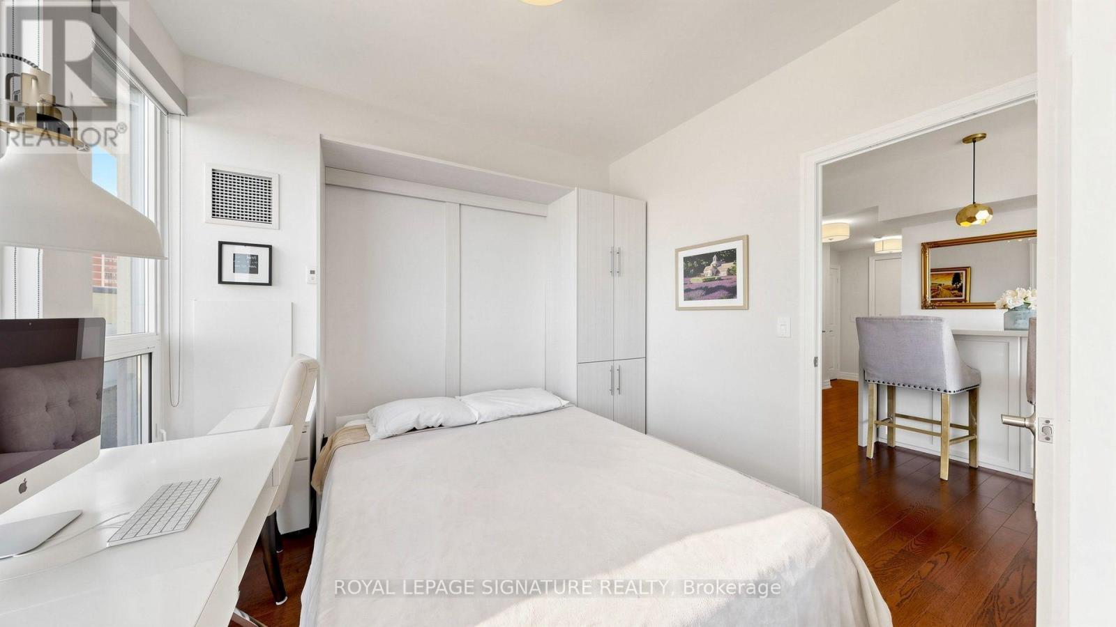 402 - 500 St Clair Avenue W Property Photo 30