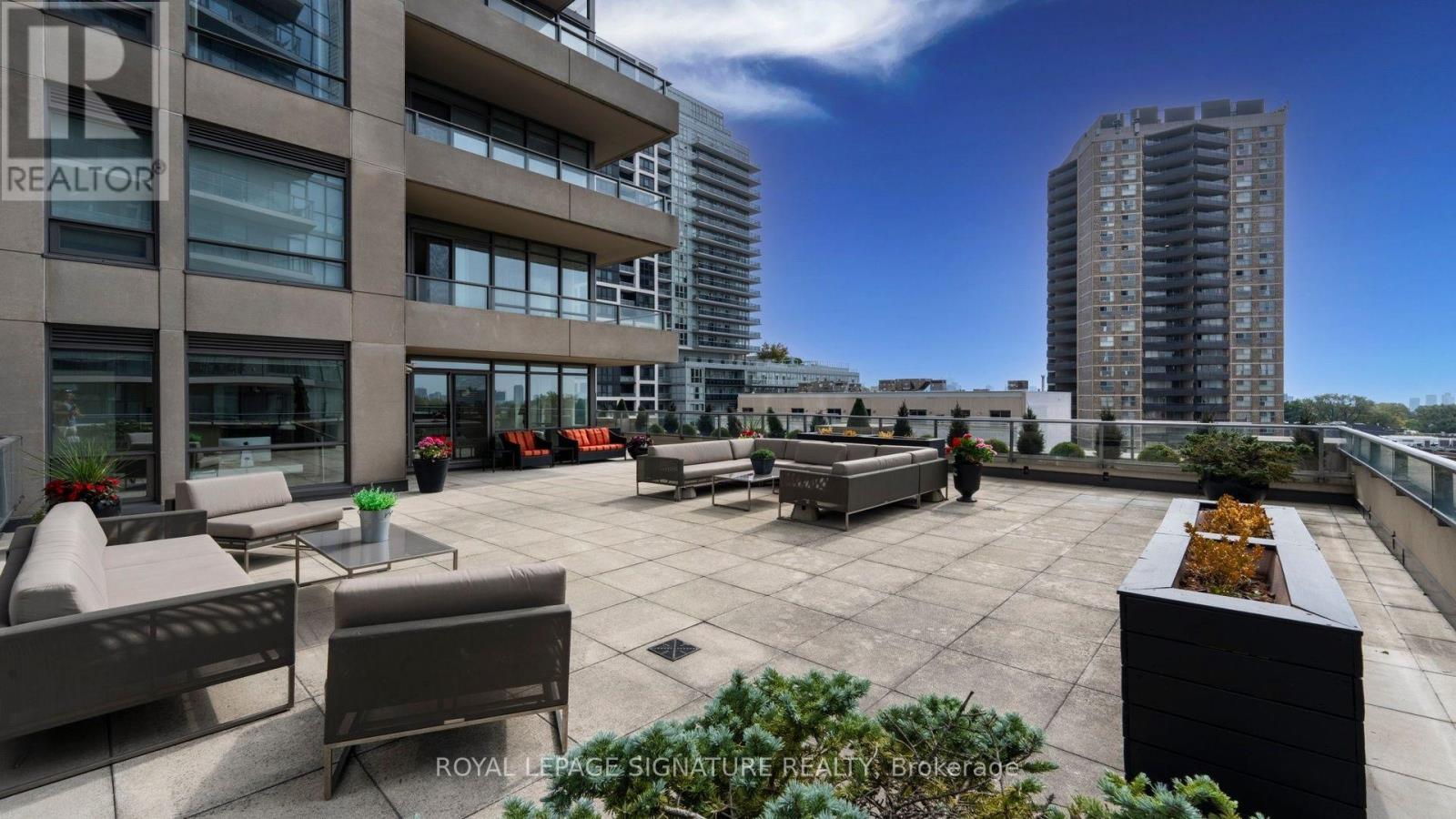 402 - 500 St Clair Avenue W Property Photo 45