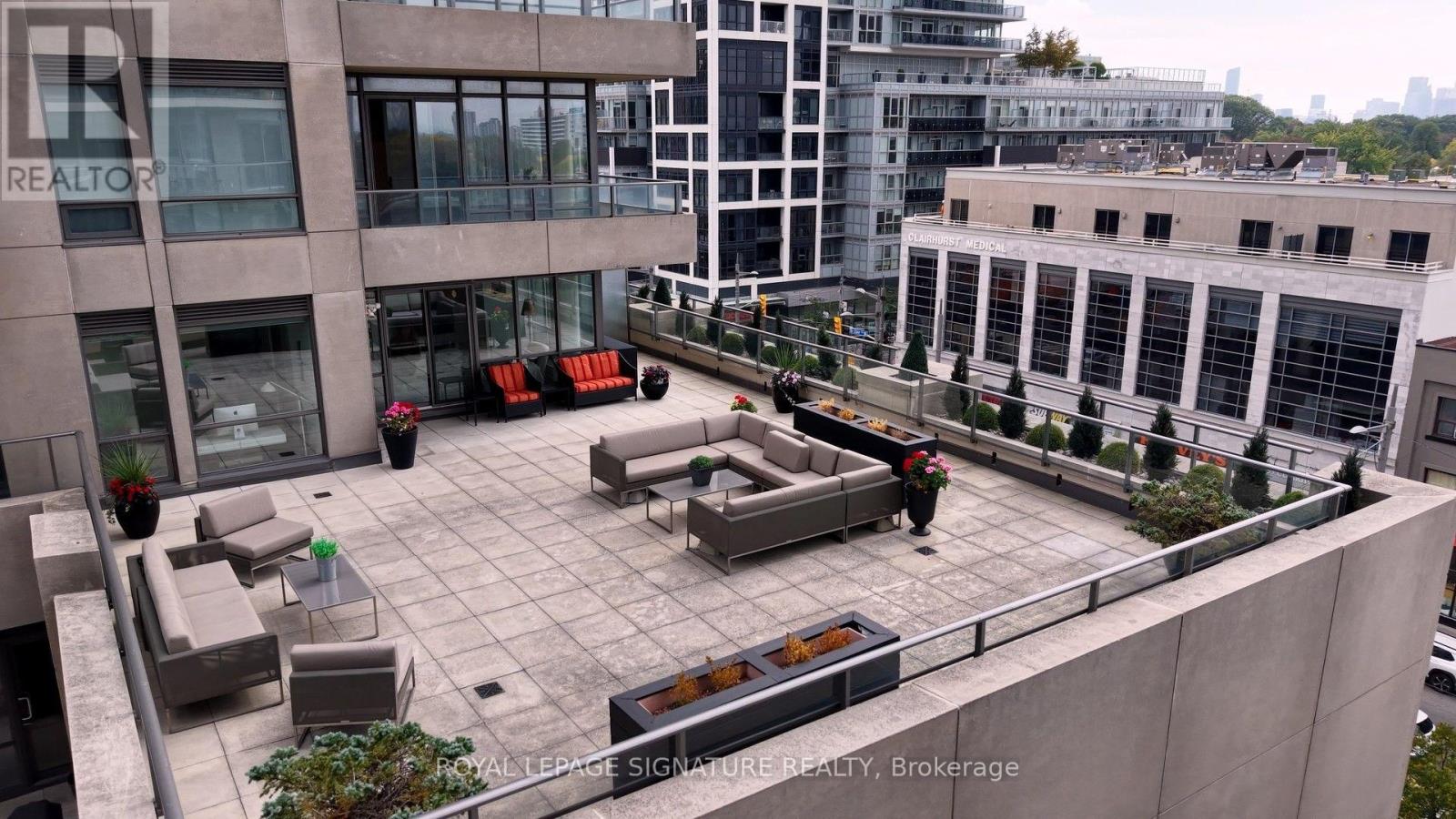 402 - 500 St Clair Avenue W Property Photo 46