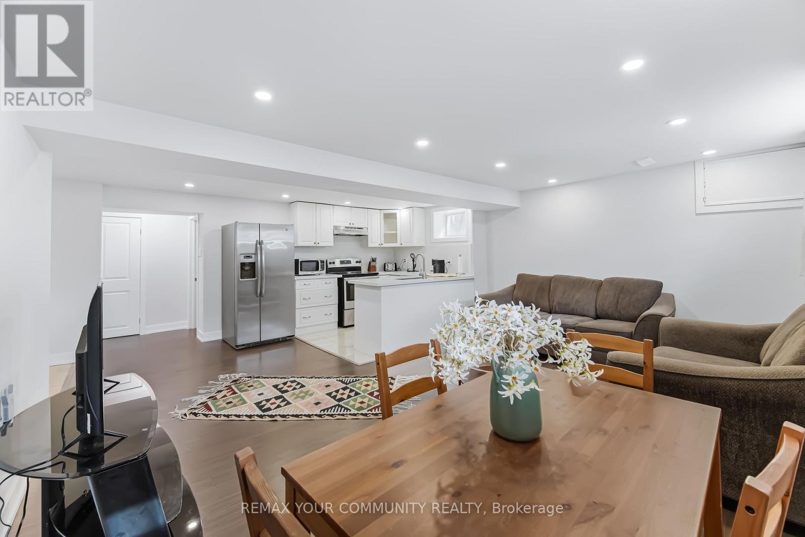 Lower - 200 Goulding Avenue N Property Photo 12