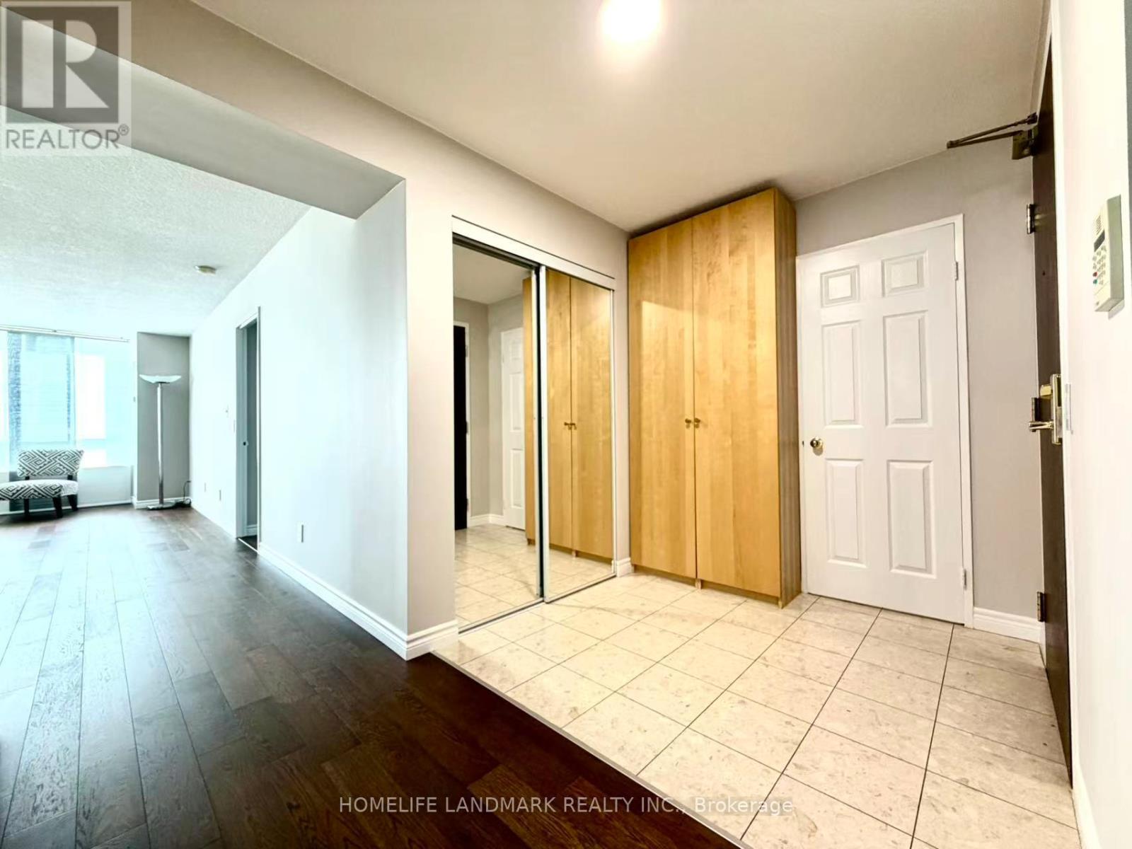1706 - 18 Parkview Avenue Property Photo 4