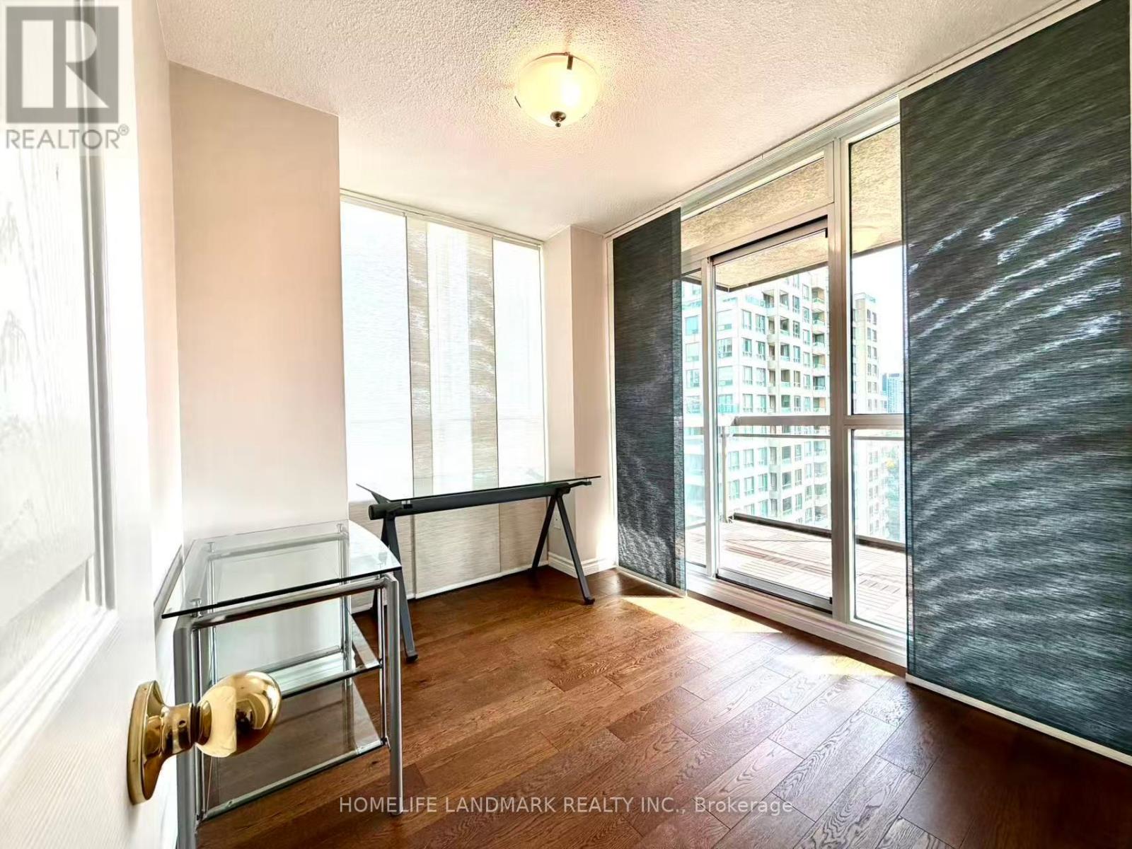 1706 - 18 Parkview Avenue Property Photo 9