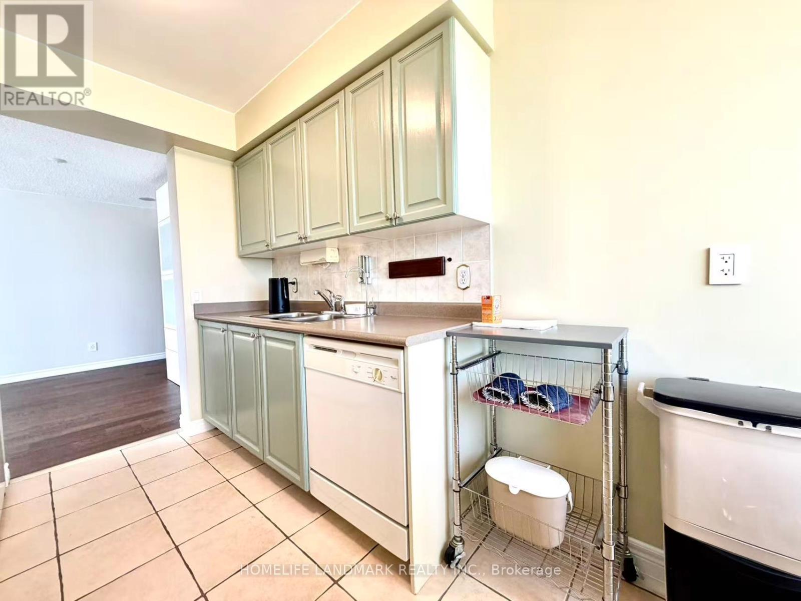 1706 - 18 Parkview Avenue Property Photo 19