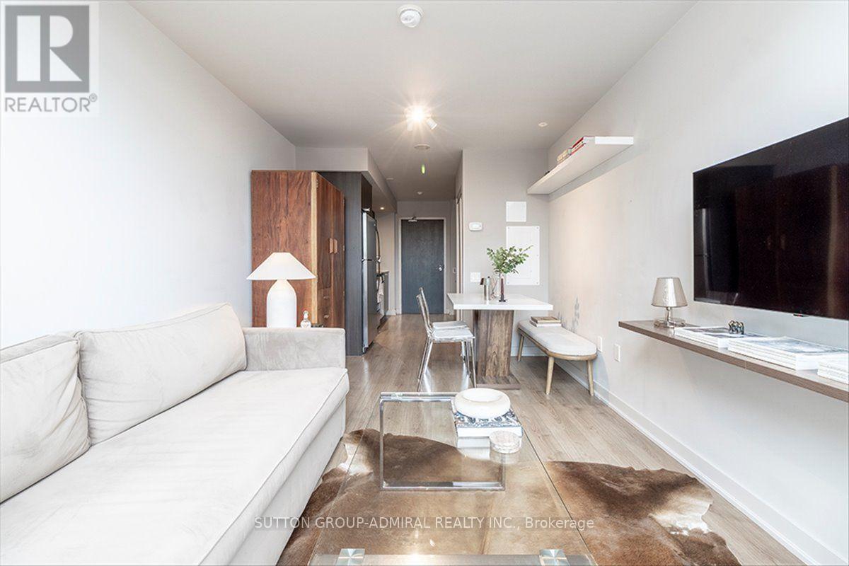 221 - 775 King Street W Property Photo 10