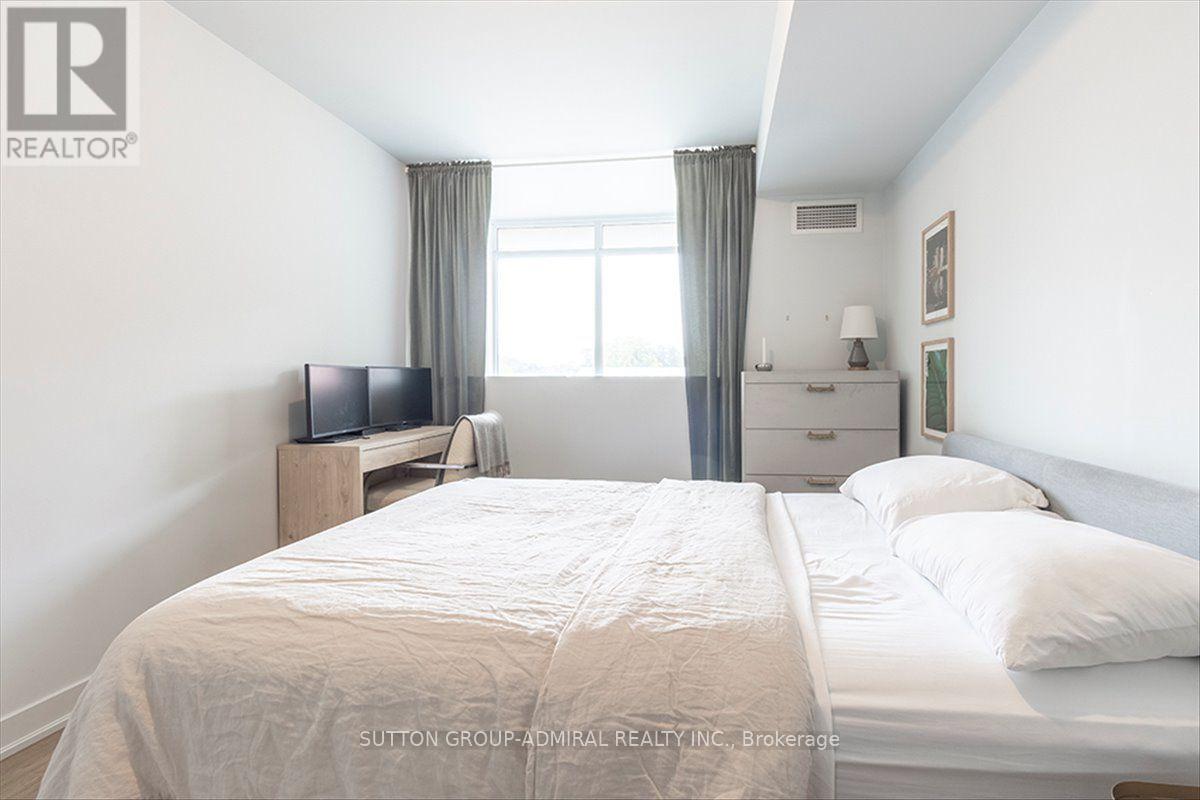 221 - 775 King Street W Property Photo 15