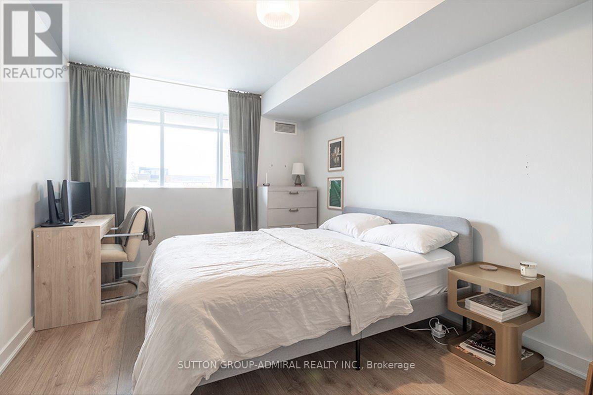 221 - 775 King Street W Property Photo 16