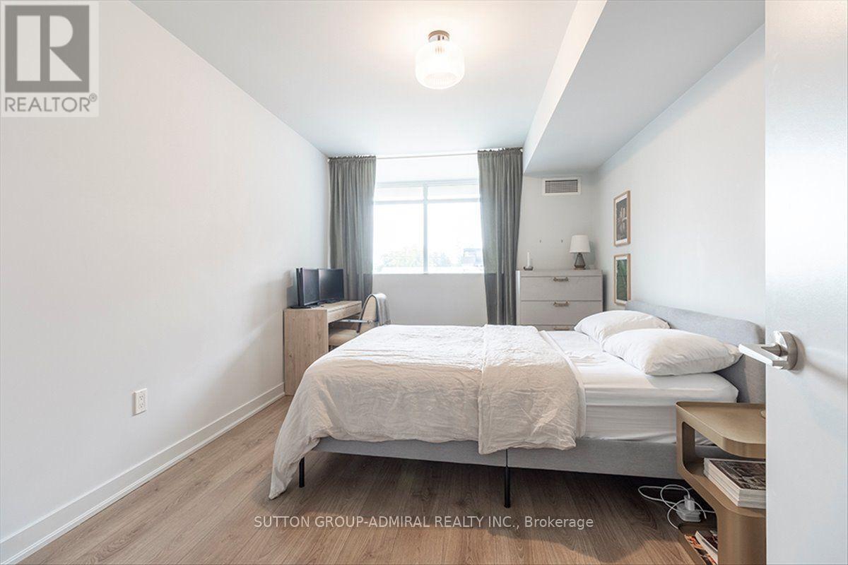 221 - 775 King Street W Property Photo 17