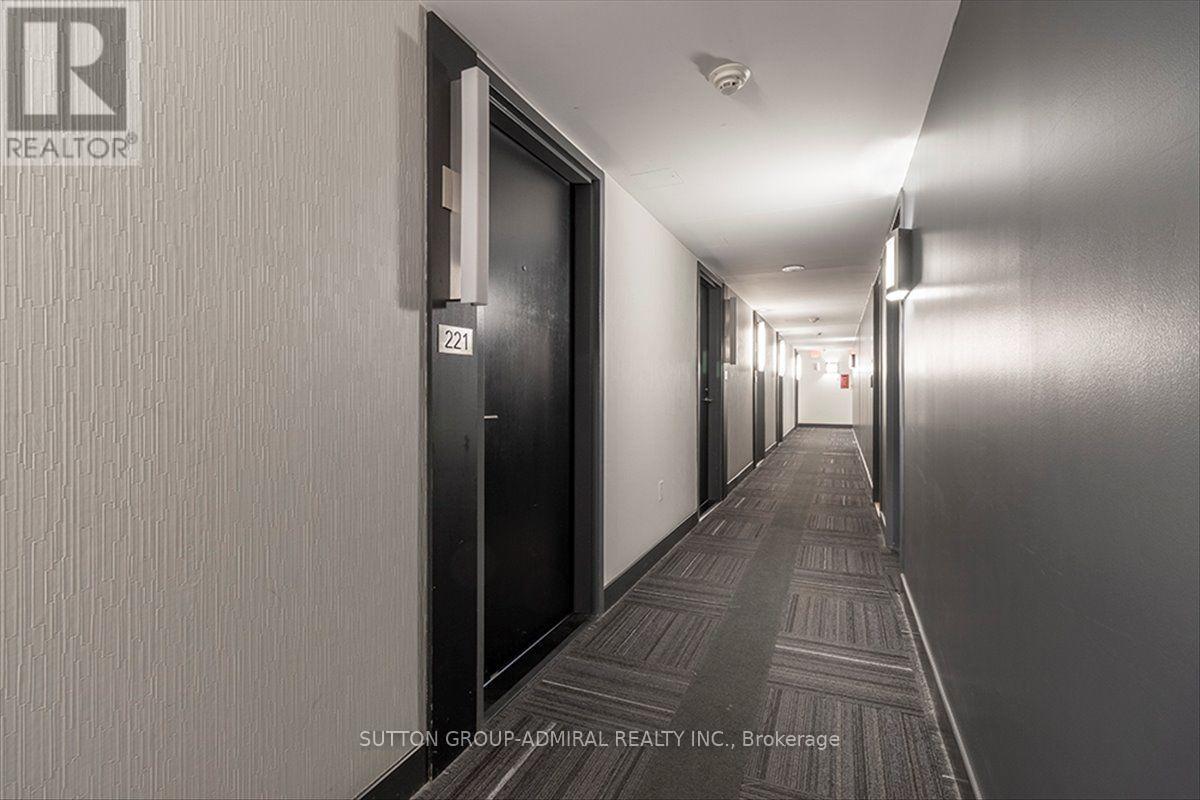 221 - 775 King Street W Property Photo 25