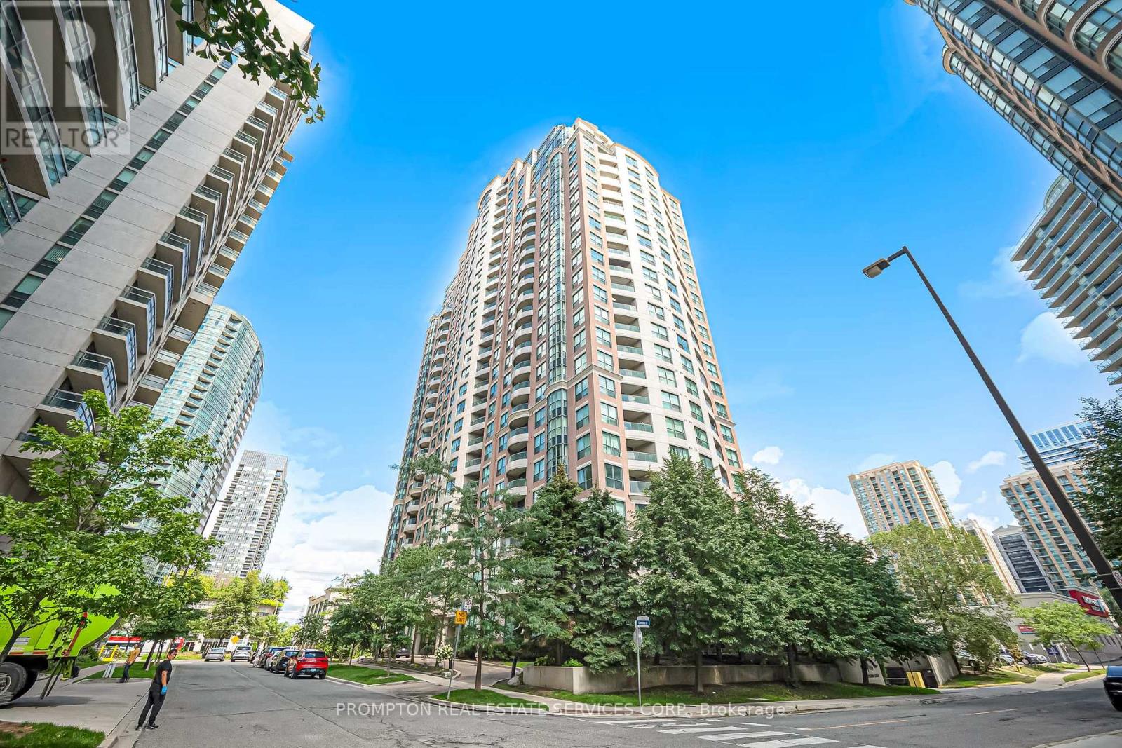 807 - 7 Lorraine Drive Property Photo 1