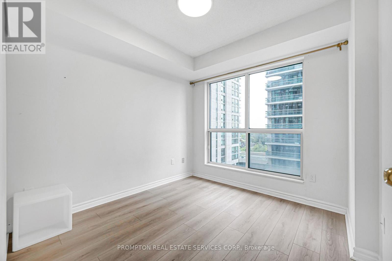 807 - 7 Lorraine Drive Property Photo 18