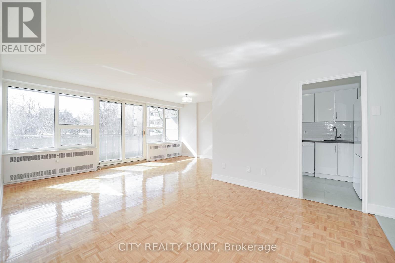907 - 10 Shallmar Boulevard Property Photo 4