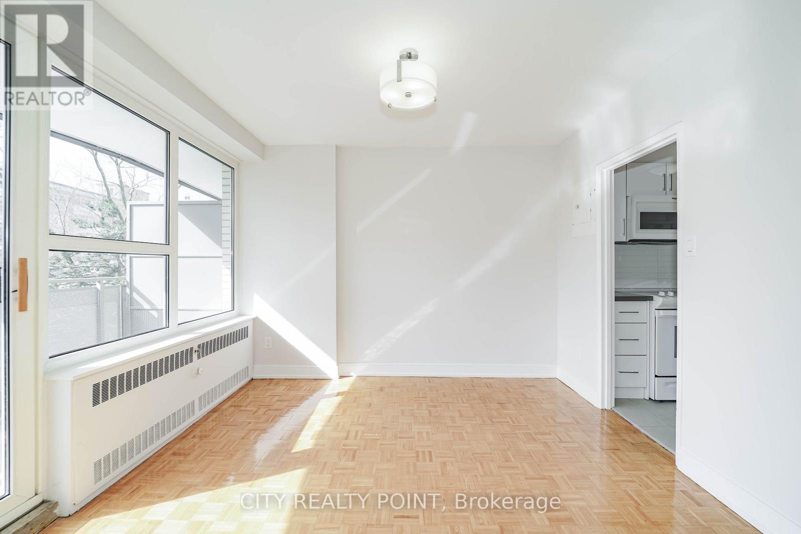 907 - 10 Shallmar Boulevard Property Photo 6