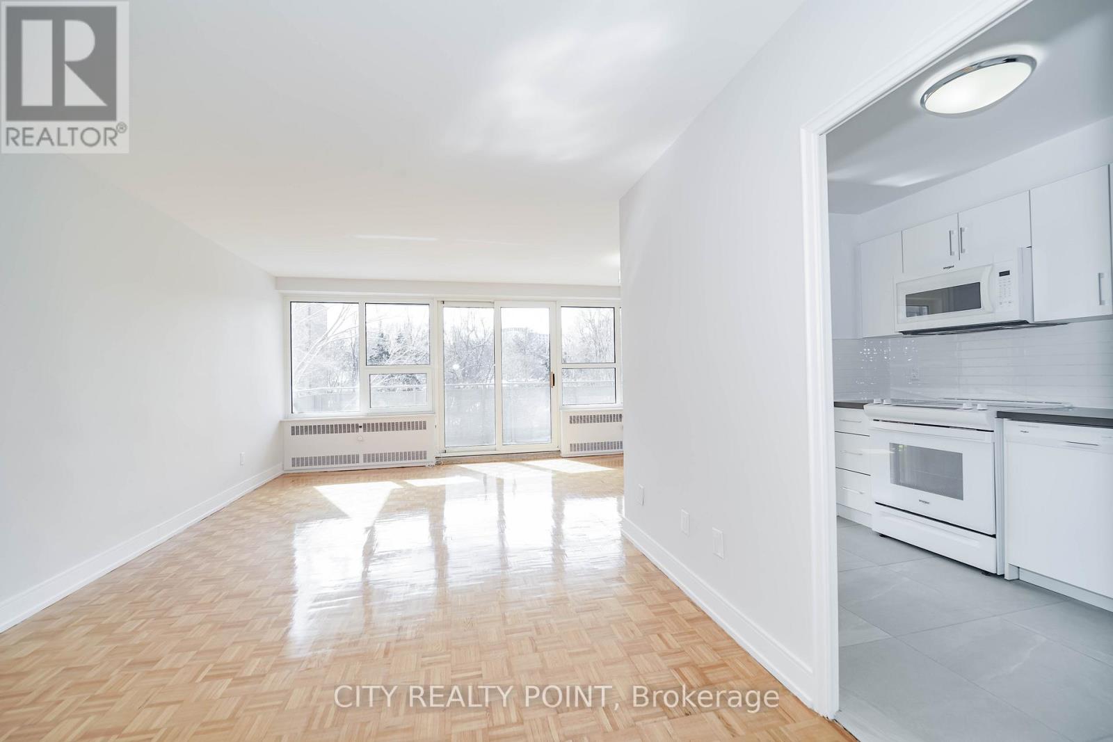 907 - 10 Shallmar Boulevard Property Photo 7