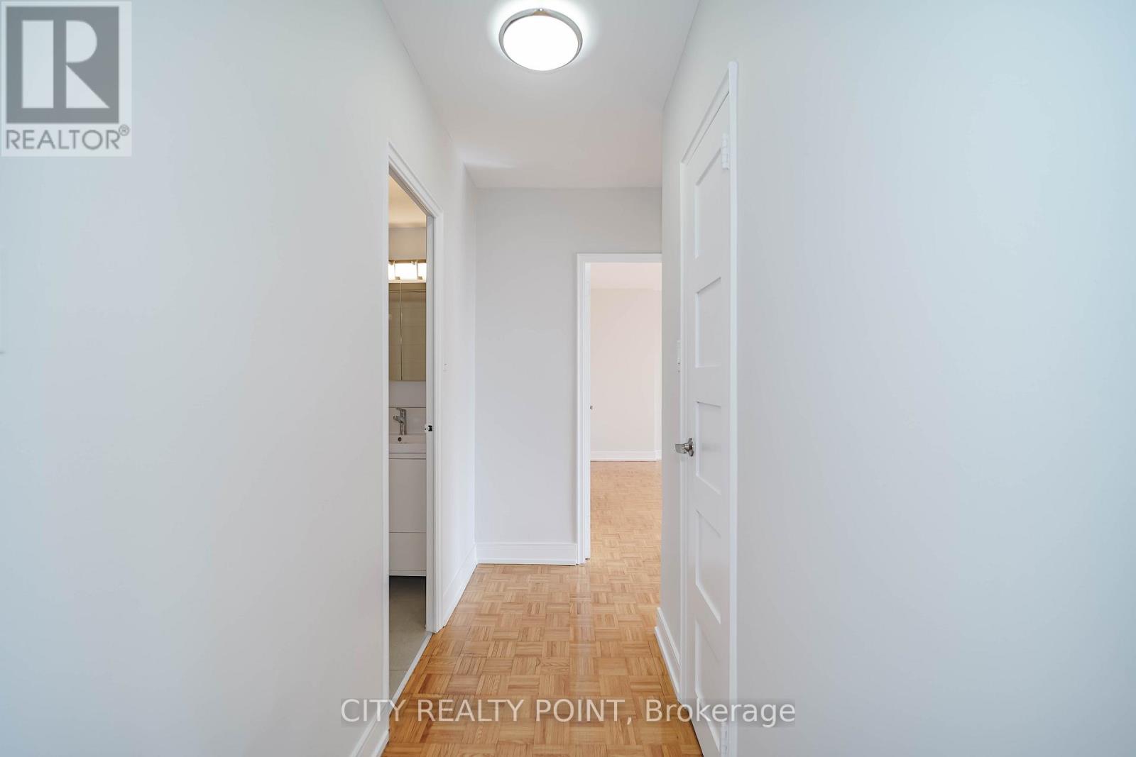 907 - 10 Shallmar Boulevard Property Photo 9