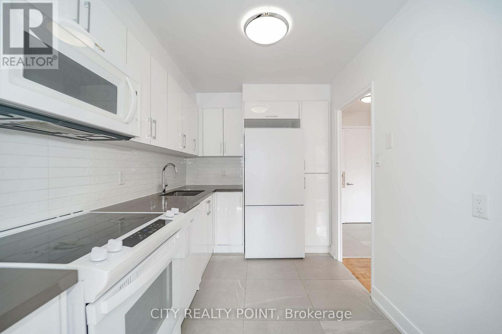 907 - 10 Shallmar Boulevard Property Photo 11