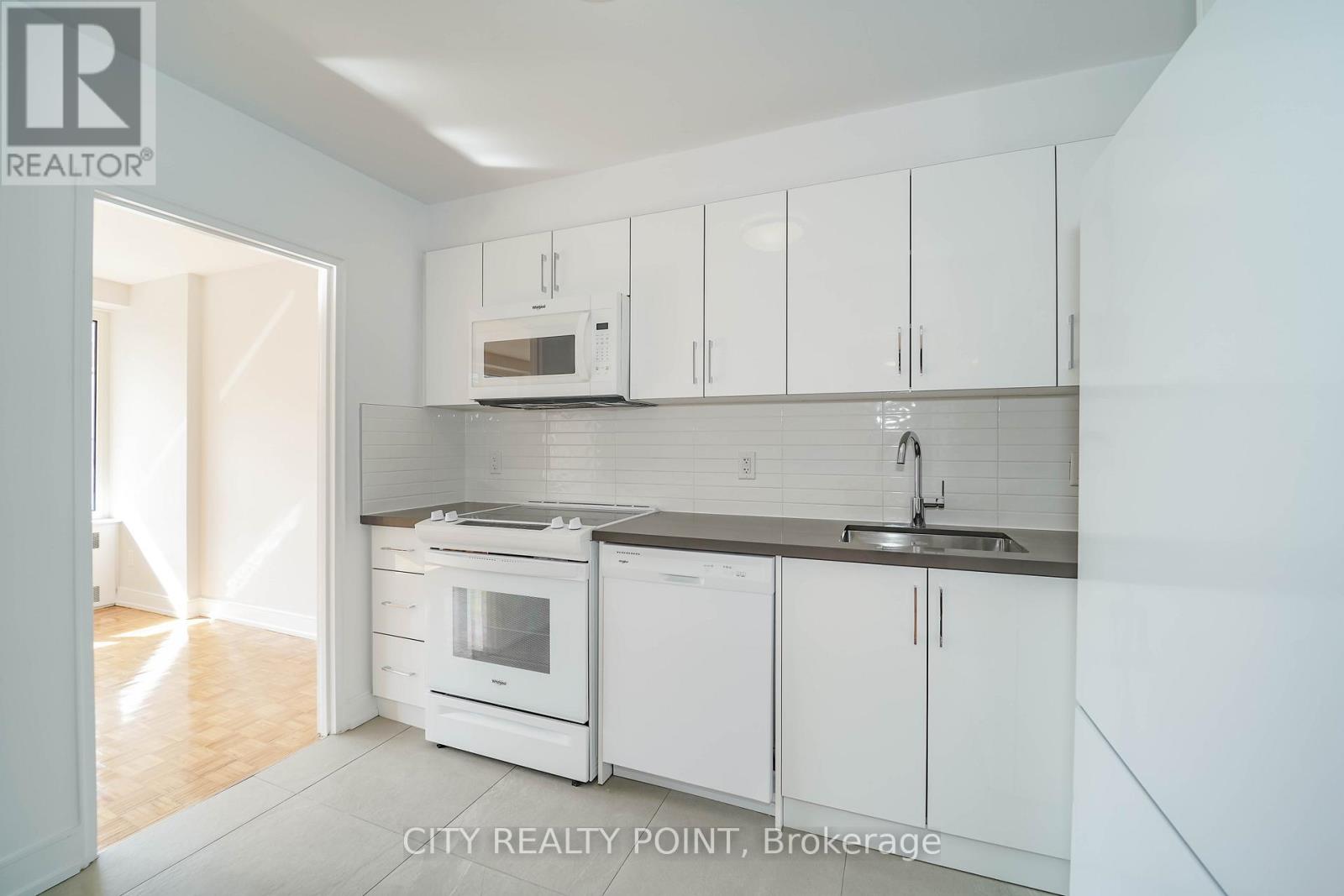 907 - 10 Shallmar Boulevard Property Photo 12