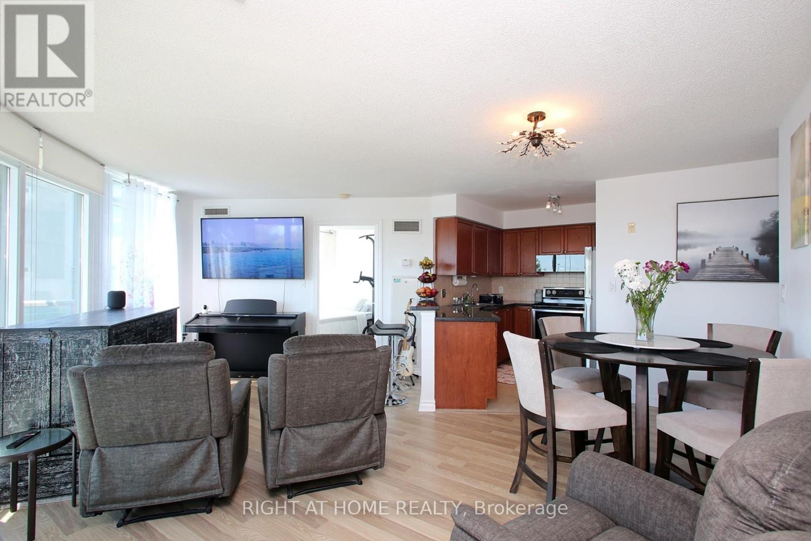 505 - 3830 Bathurst Street Property Photo 3