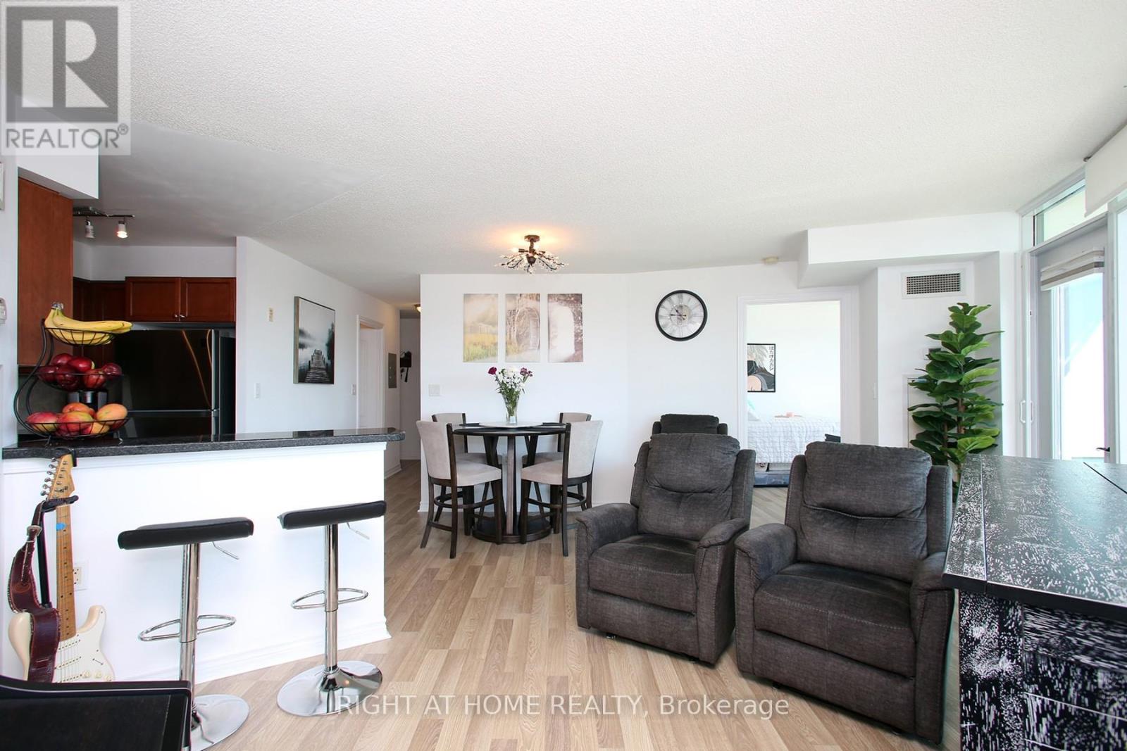 505 - 3830 Bathurst Street Property Photo 4